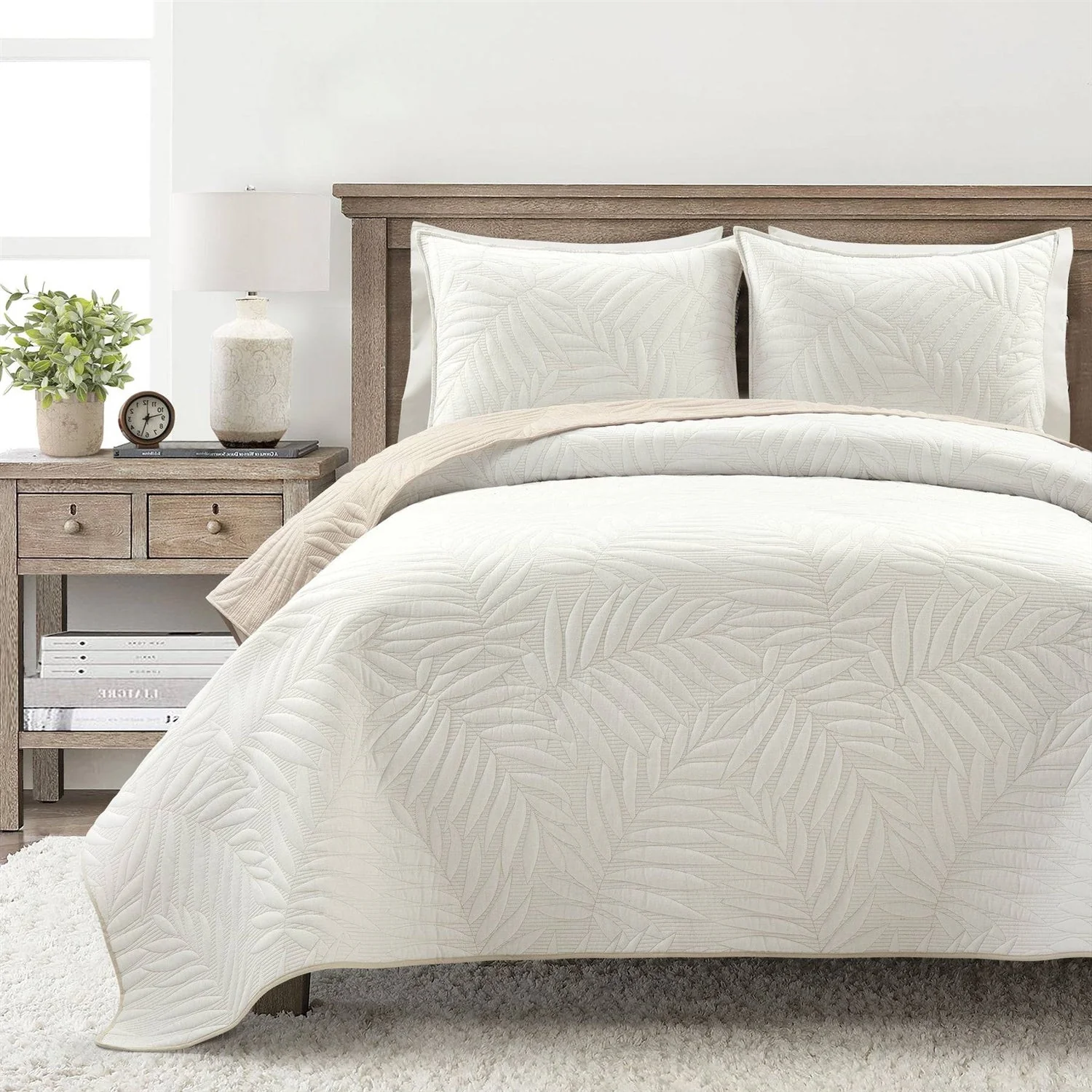 King size Lightweight Fern Leaf Reversible 3-PC White Beige Cotton Quilt Set - Image 2