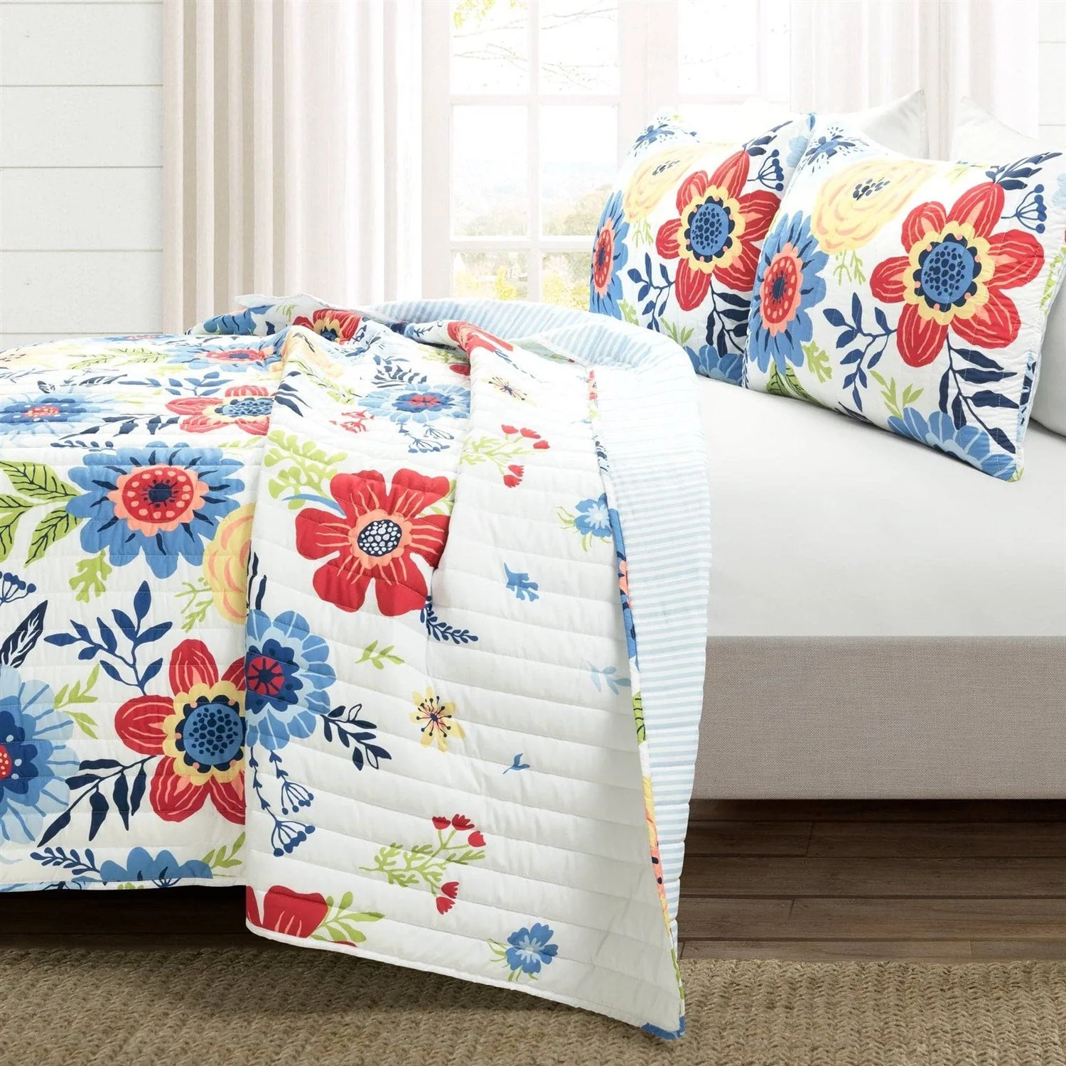 King size Lightweight Floral Navy Blue Coral White 3-Piece Polyester Quilt Set - Image 2