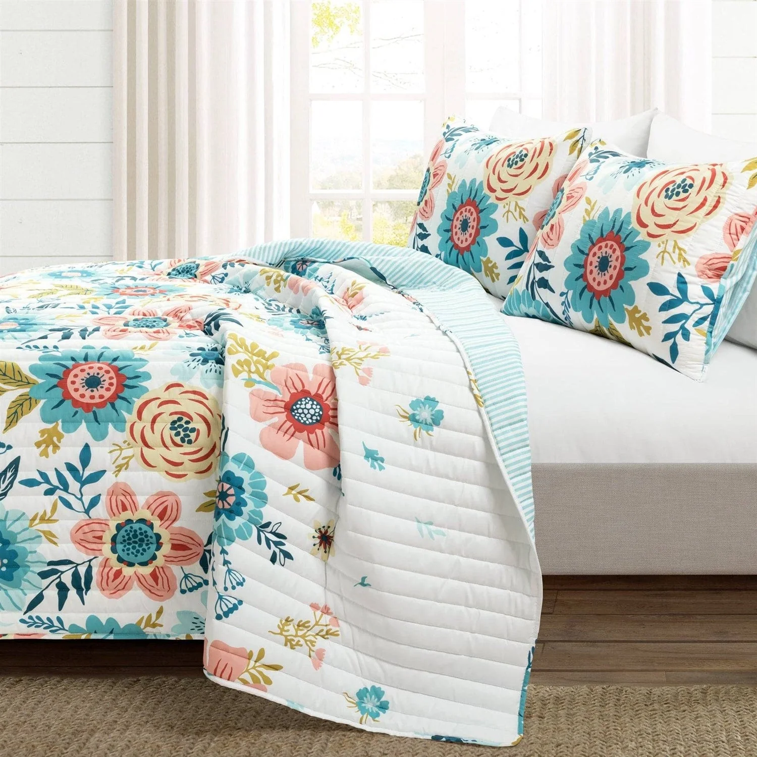 King size Lightweight Floral Teal Blue Pink White 3-Piece Polyester Quilt Set - Image 2