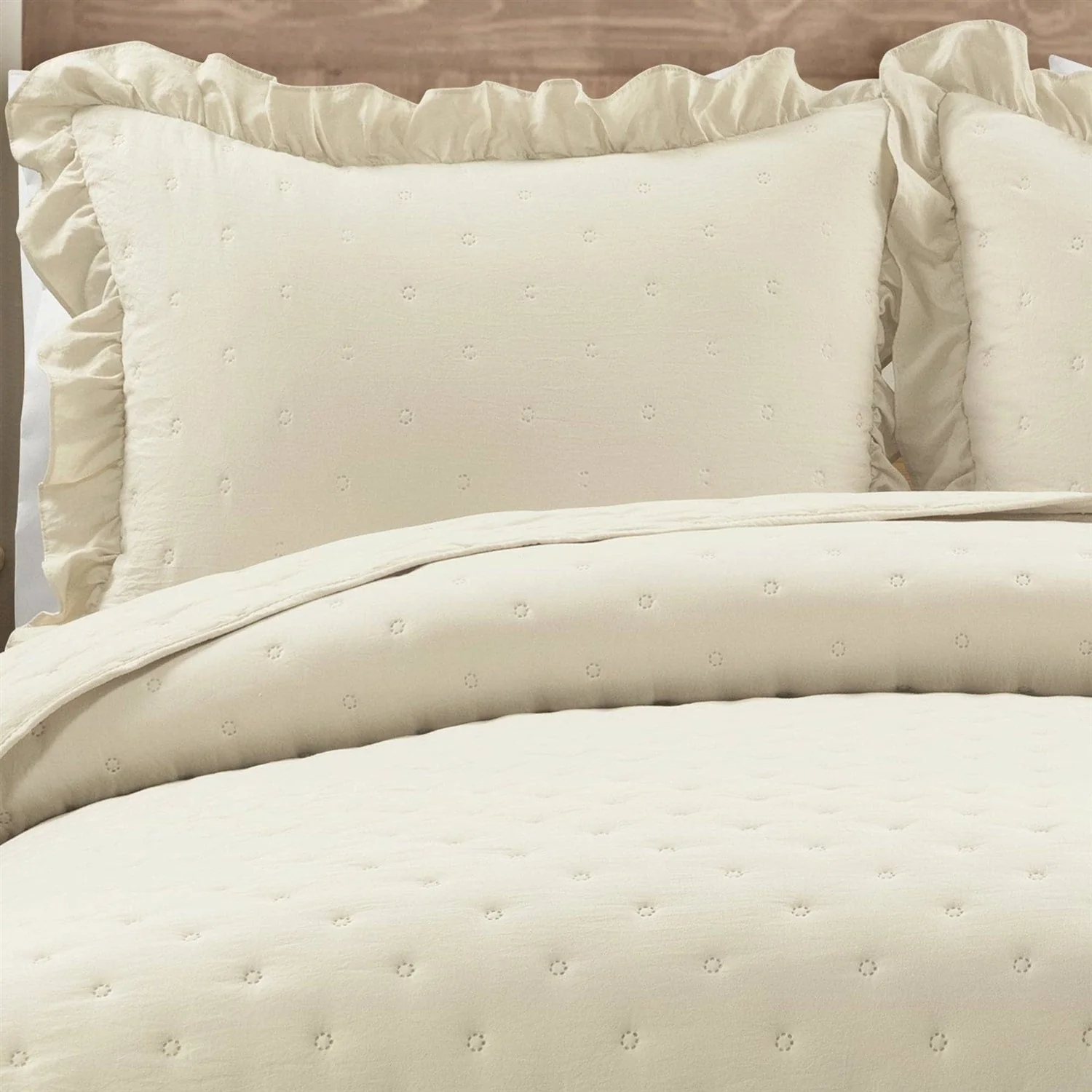 King Size Lightweight Yellow Ruffle Reversible Oversized 3 Piece Quilt Set - Image 3