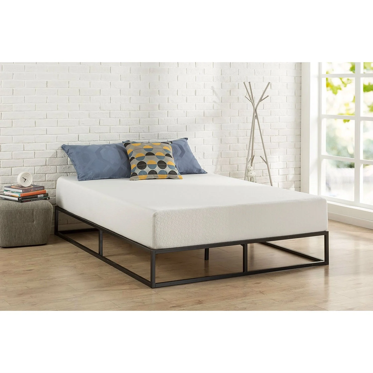 King size Modern 10-inch Low Profile Metal Platform Bed Frame with Wood Slats - Image 2