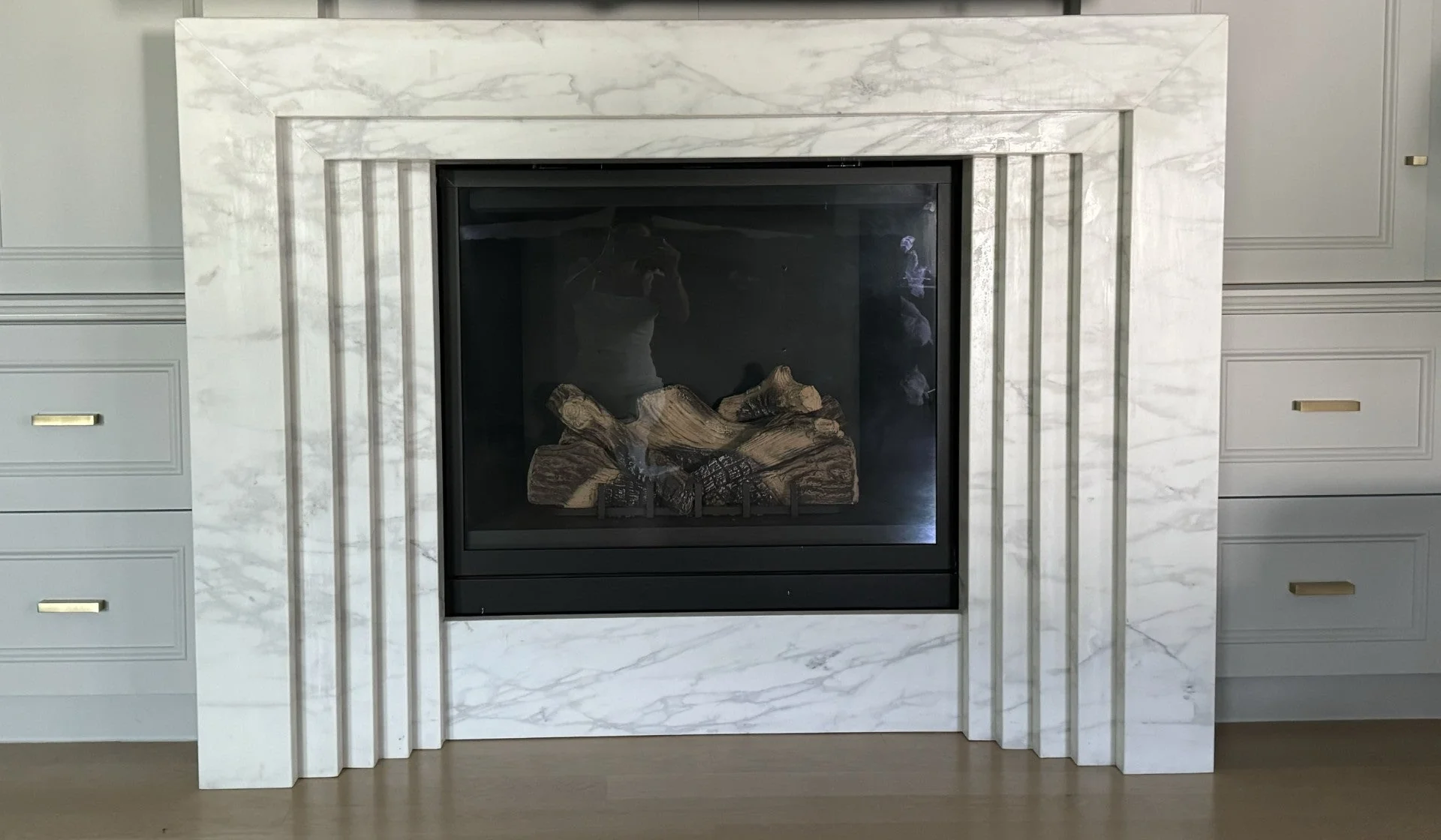 La Gabby 82 Fireplace - Image 3