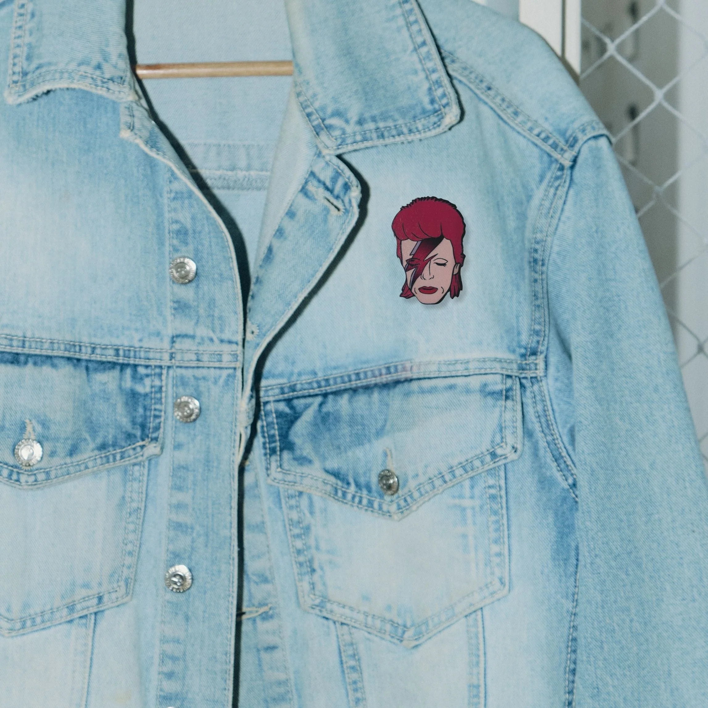 Large David Bowie Wooden Brooch Pin | Retro Rock Tribute - Image 2