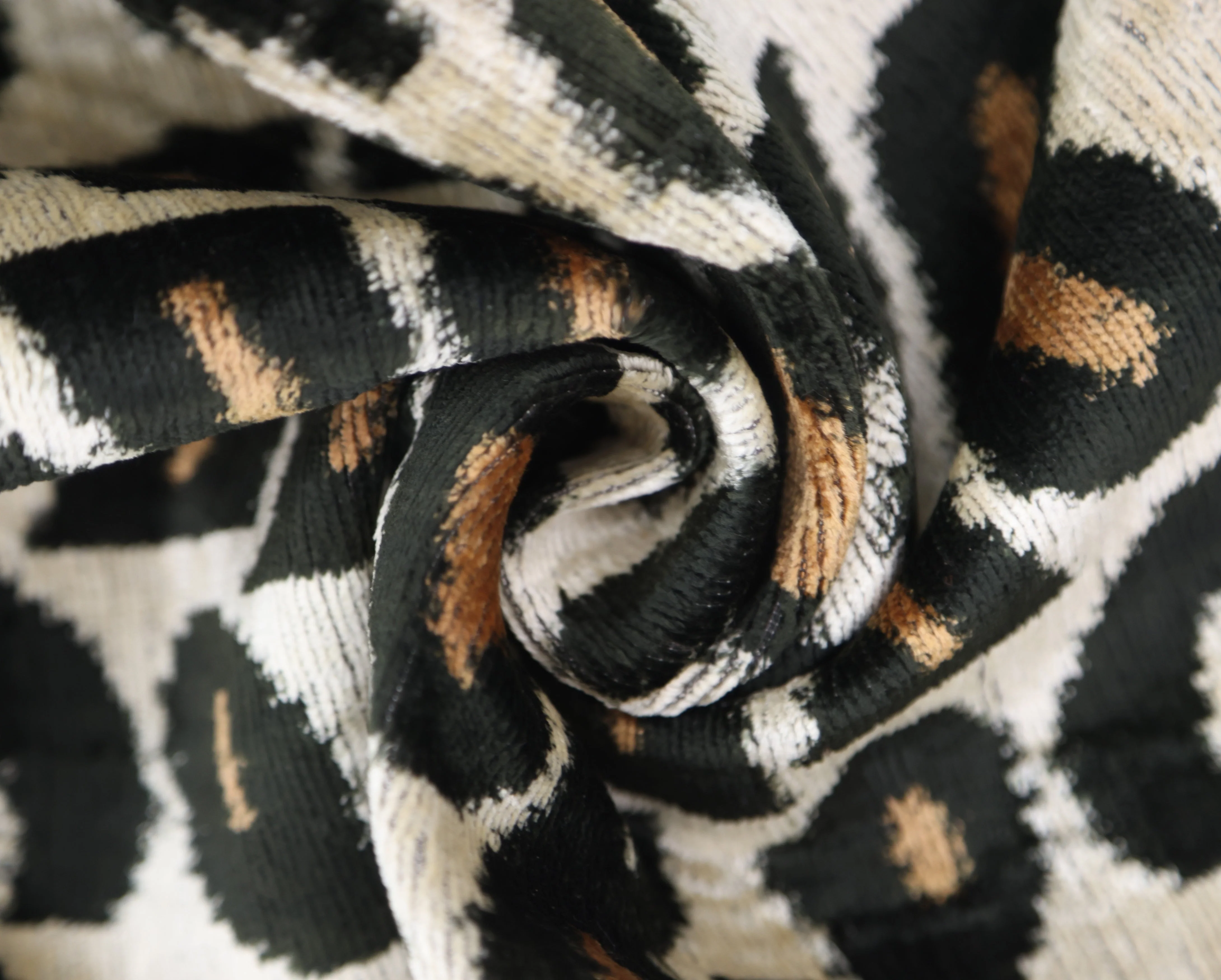 Leopard Pattern Velvet Pillow - 16x16 in - Image 10
