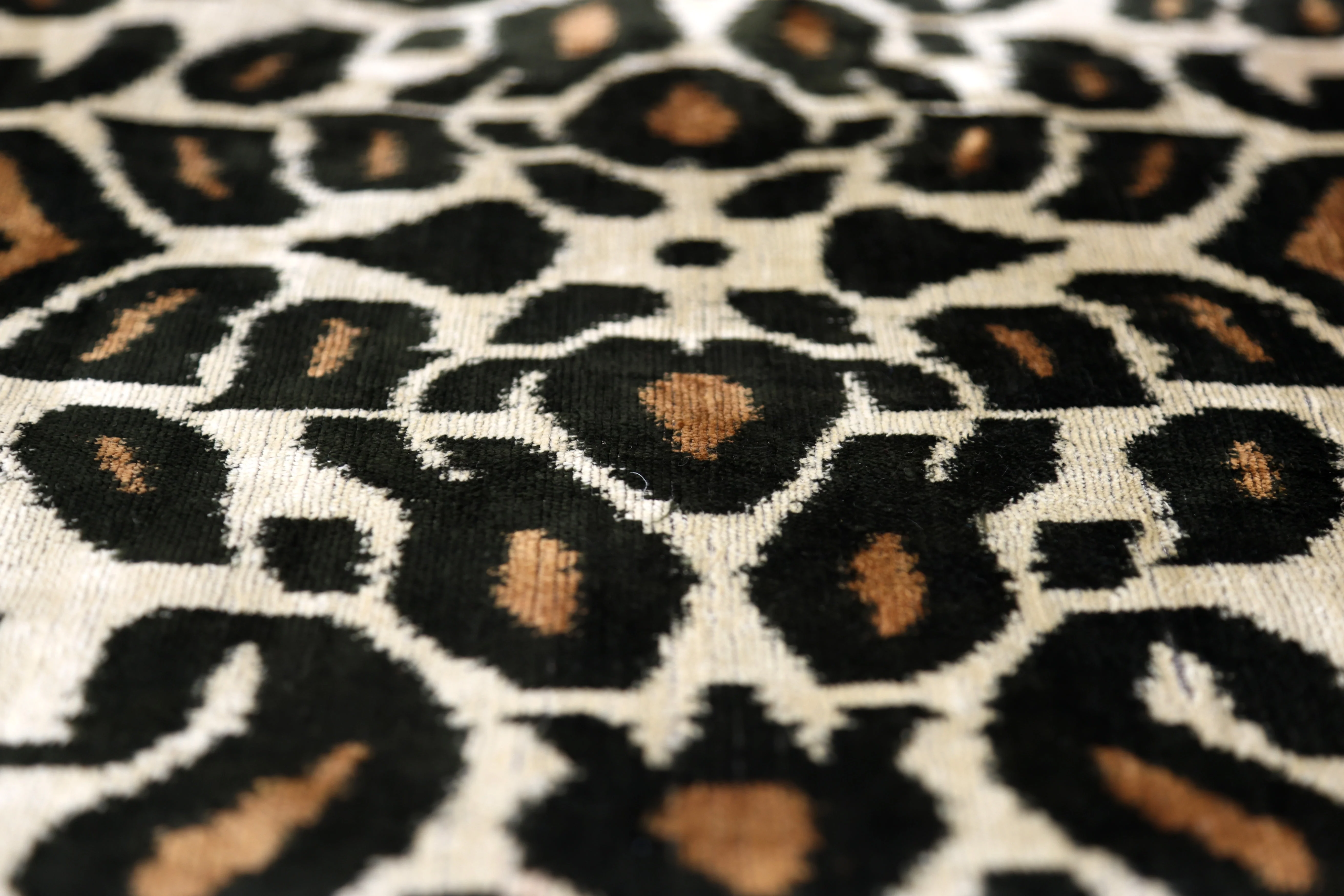 Leopard Pattern Velvet Pillow - 16x16 in - Image 4