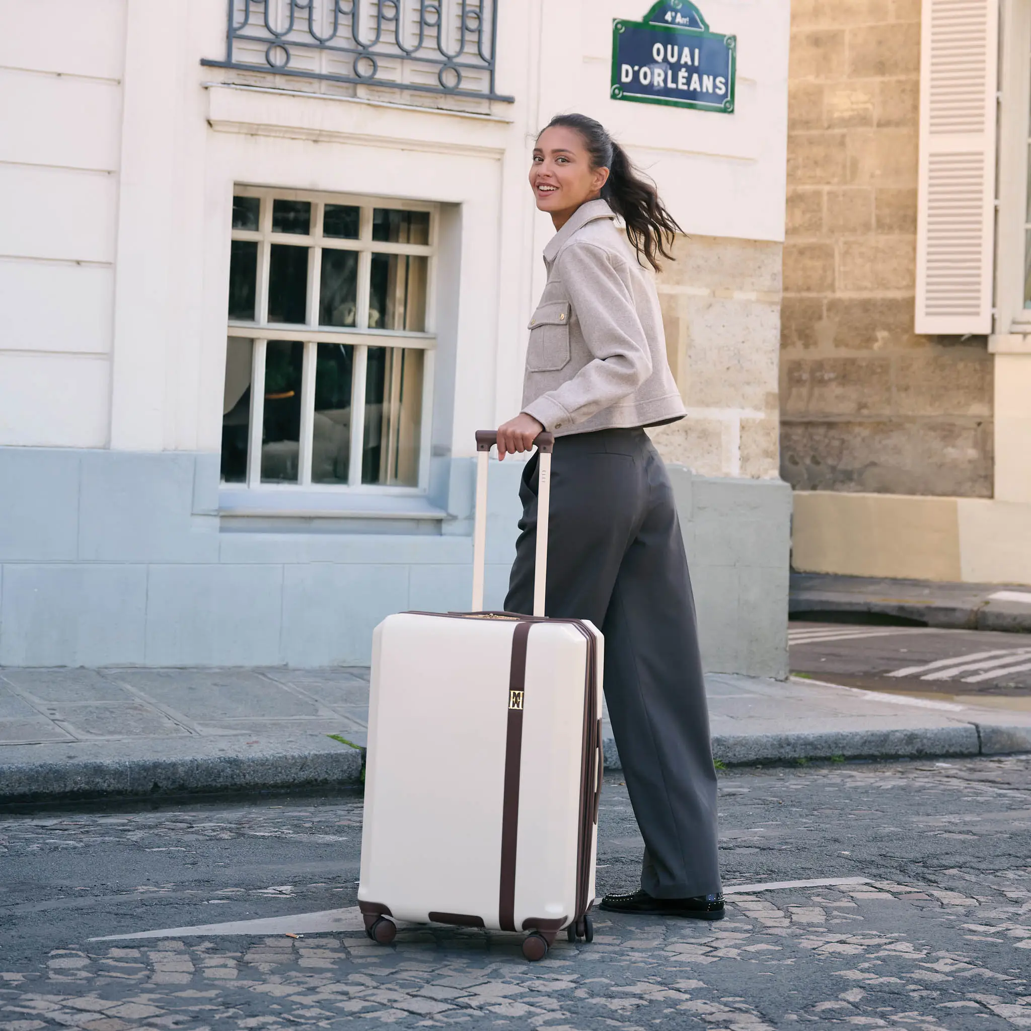 Luxe Journey Retro Luggage Set - Image 2
