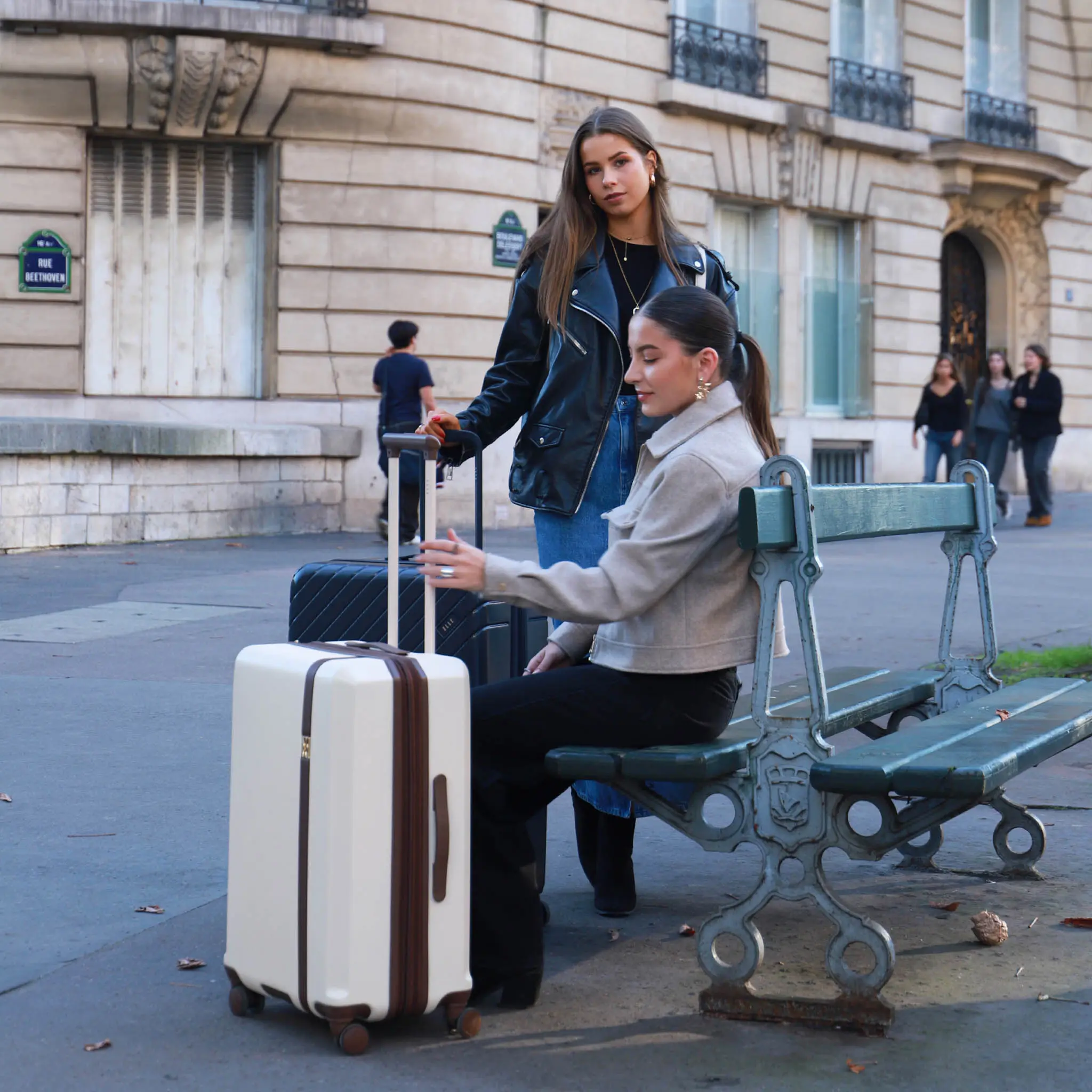 Luxe Journey Retro Luggage Set - Image 9