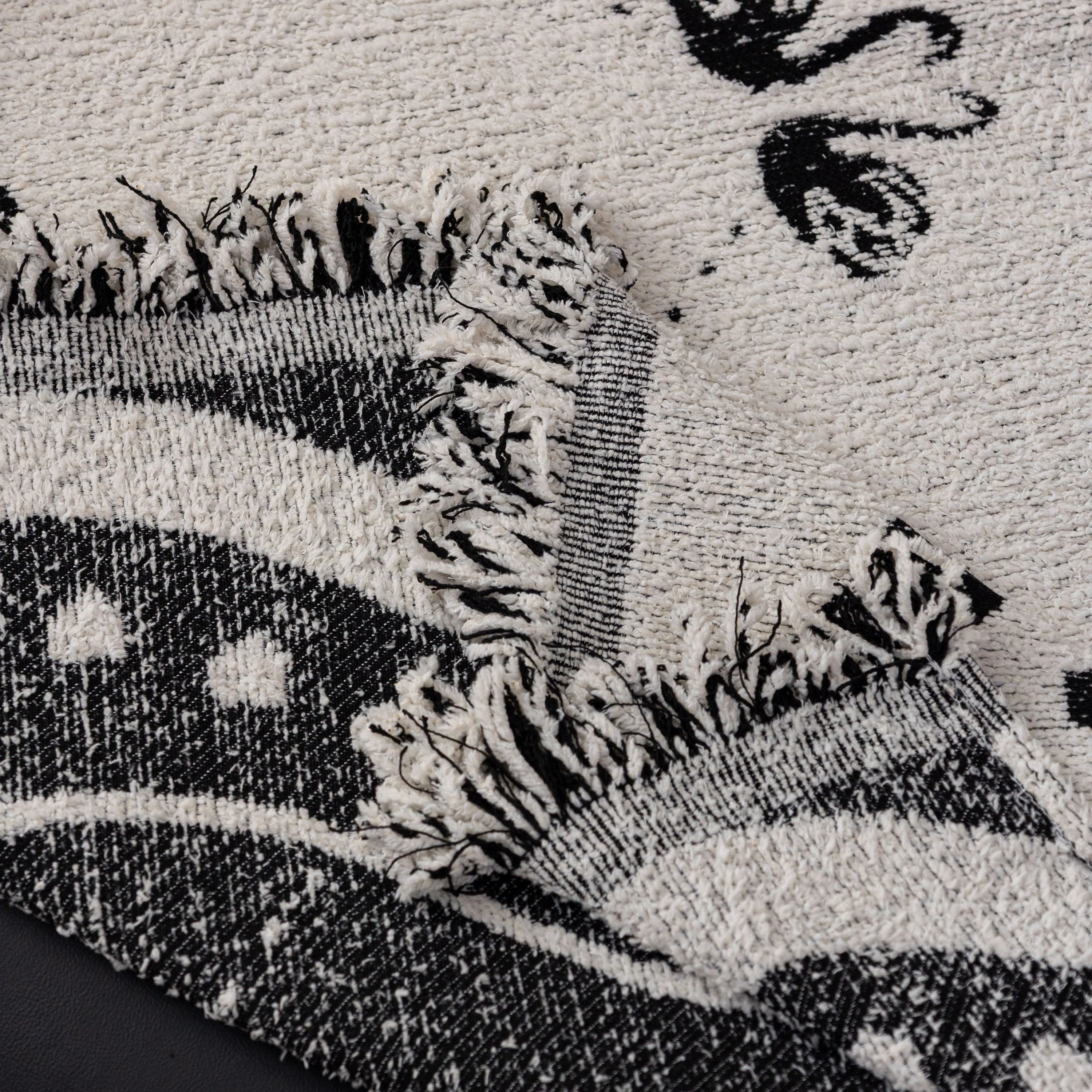 Luxurious Jacquard Couch Cover, Snag-Resistant Pet Friendly Couch Throw with Fringe - Image 10