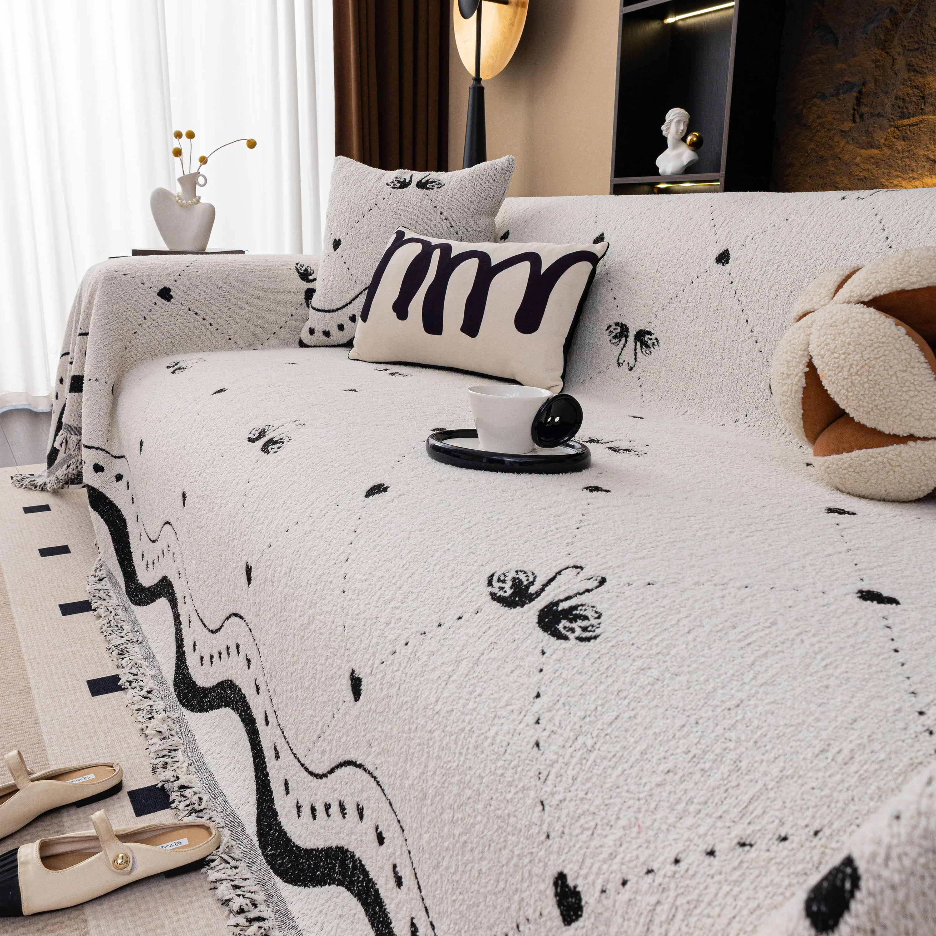 Luxurious Jacquard Couch Cover, Snag-Resistant Pet Friendly Couch Throw with Fringe - Image 13