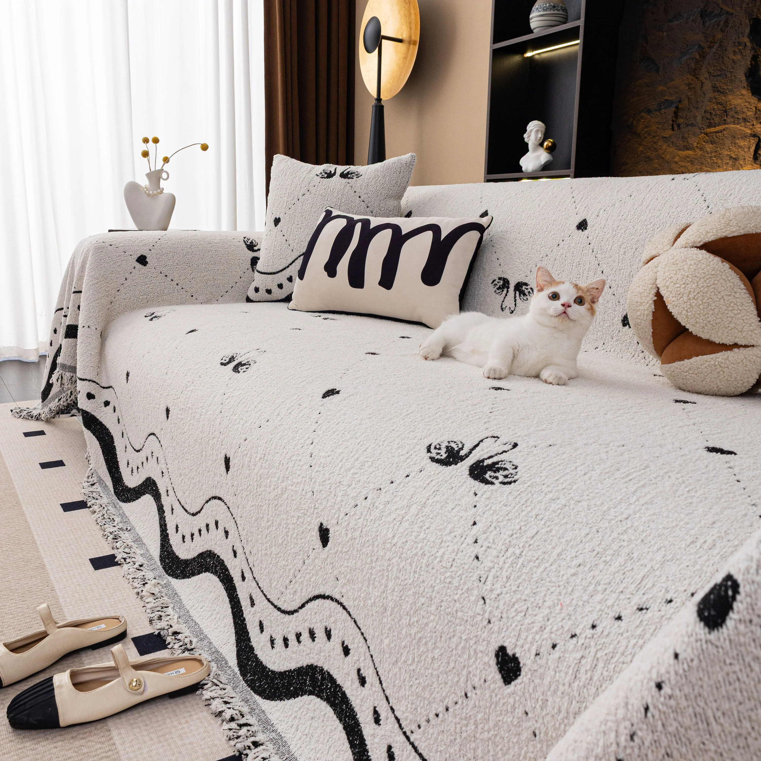 Luxurious Jacquard Couch Cover, Snag-Resistant Pet Friendly Couch Throw with Fringe - Image 15