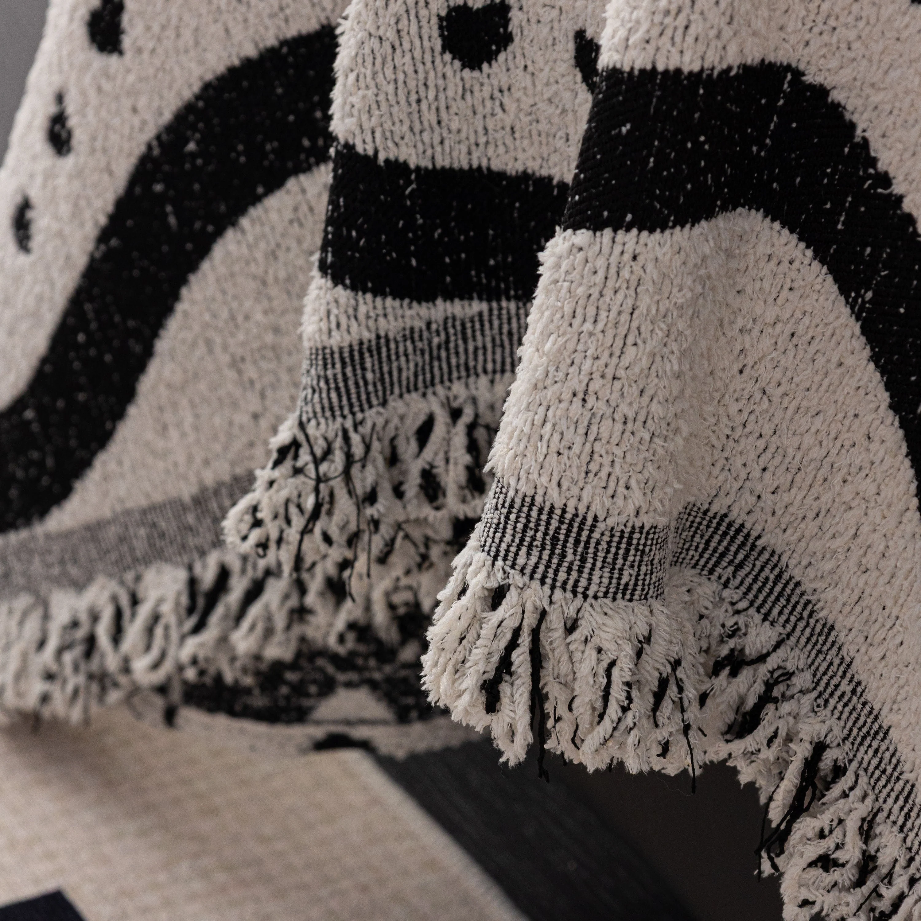 Luxurious Jacquard Couch Cover, Snag-Resistant Pet Friendly Couch Throw with Fringe - Image 7