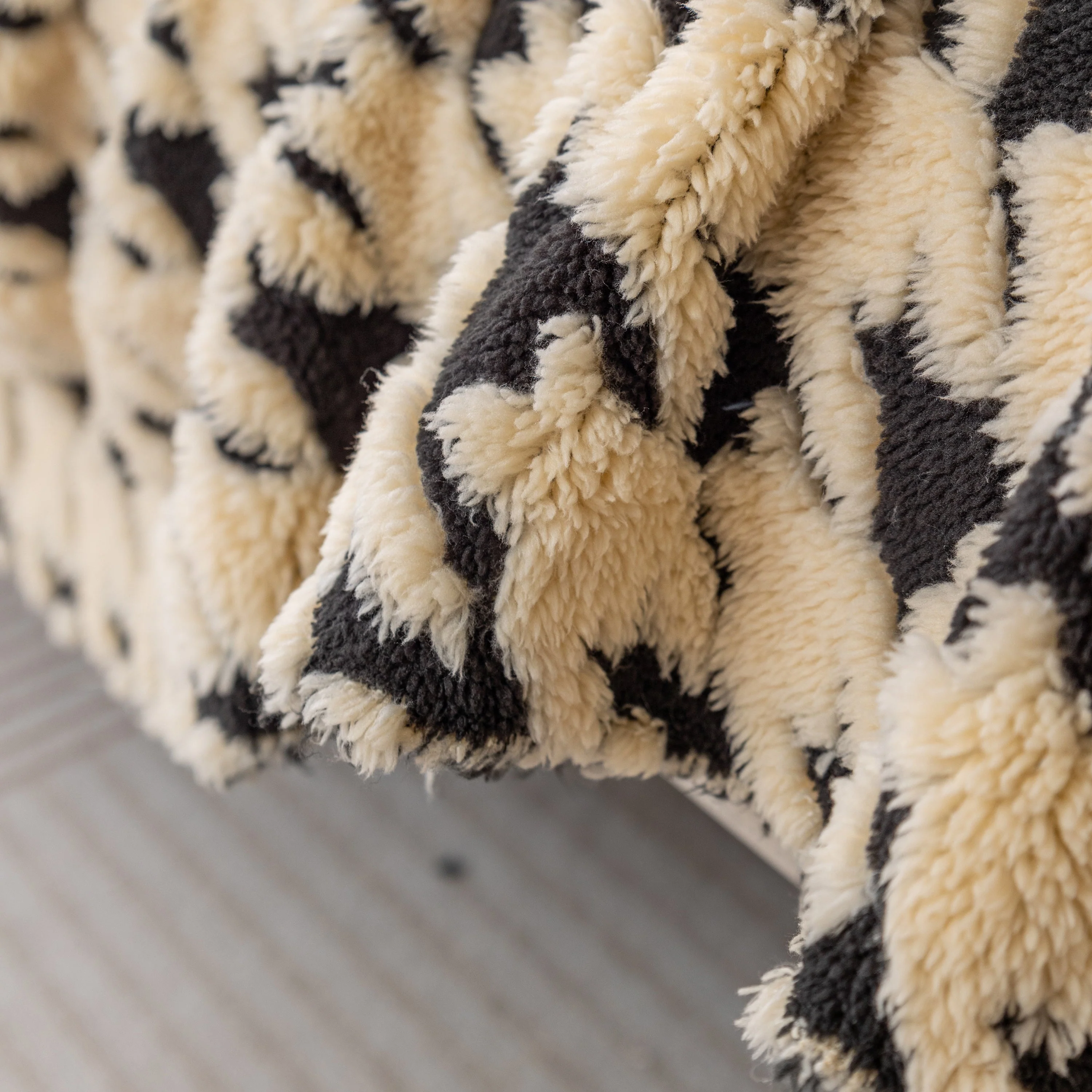 Luxury Plush Universal Couch Cover Blanket, Washable Couch Protector Houndstooth Sofa Covers - Image 6