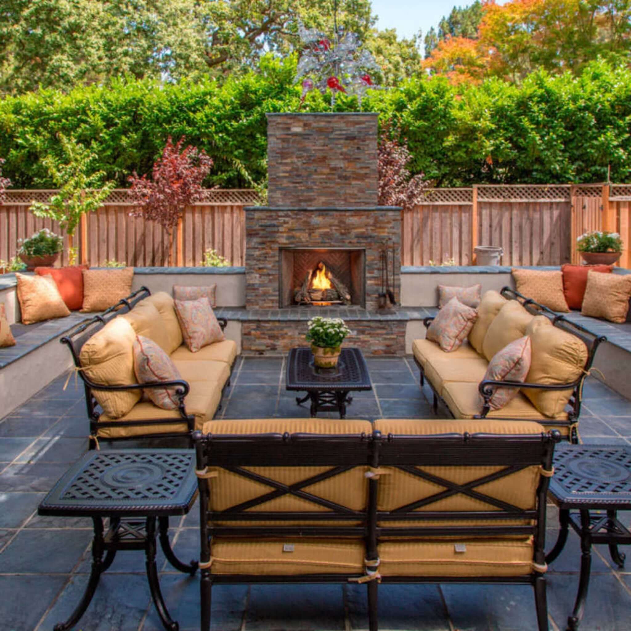 Majestic Courtyard 55K BTU 42-Inch Traditional Outdoor Natural Gas Fireplace (No Refractory) [ODCOUG-42NR] (SAK45318) - Image 3