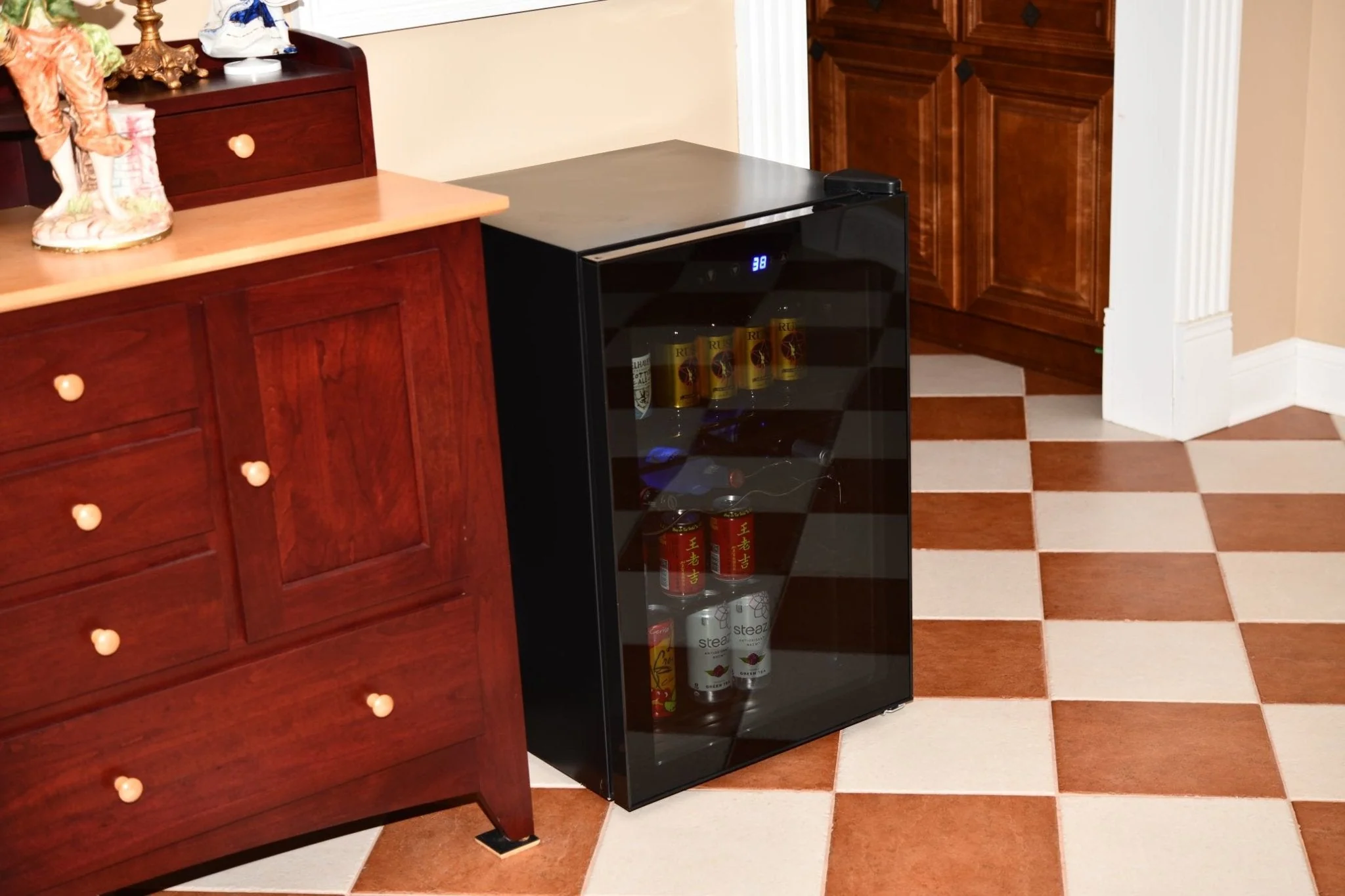 Matte Beverage Refrigerator and Cooler W58128H - Image 8