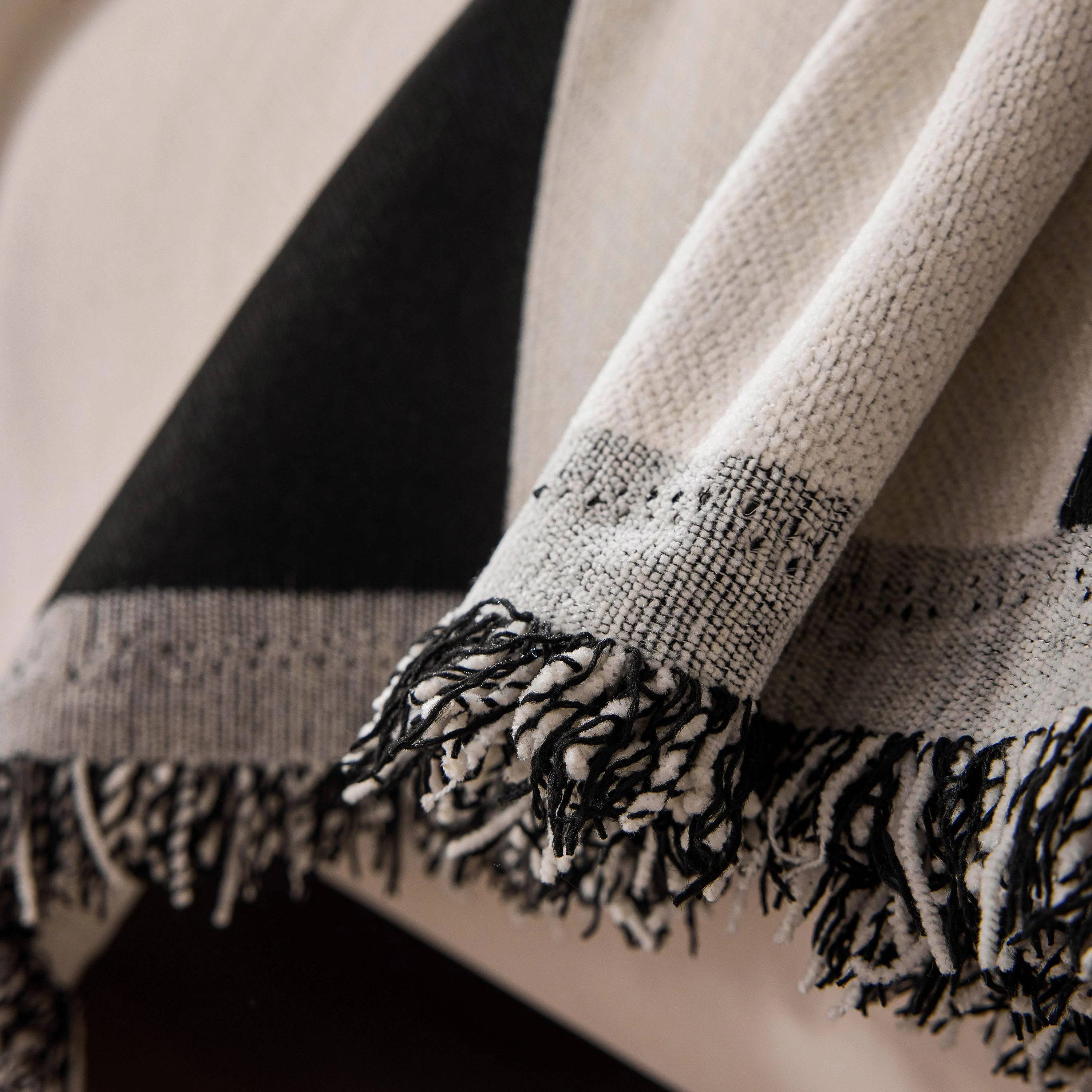 Modern Abstract Chenille Sofa Cover, Large Soft Throw Blanket with Tassels for Couch - Image 34
