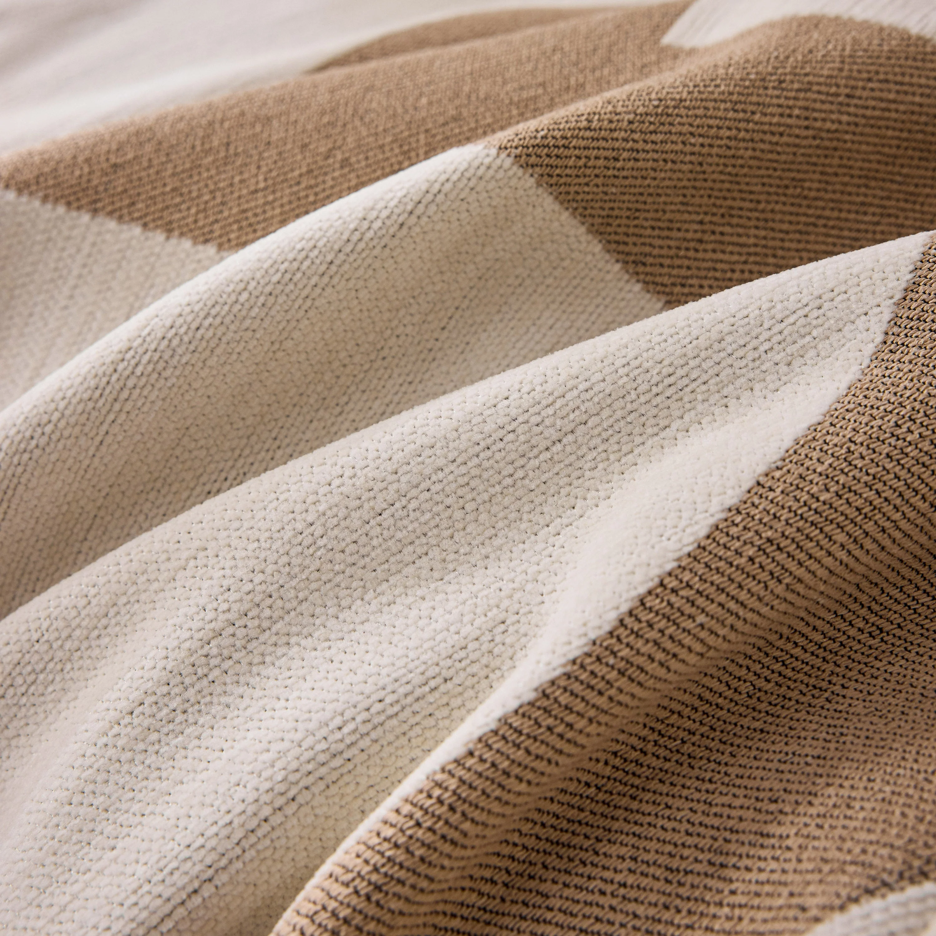 Modern Abstract Chenille Sofa Cover, Large Soft Throw Blanket with Tassels for Couch - Image 4