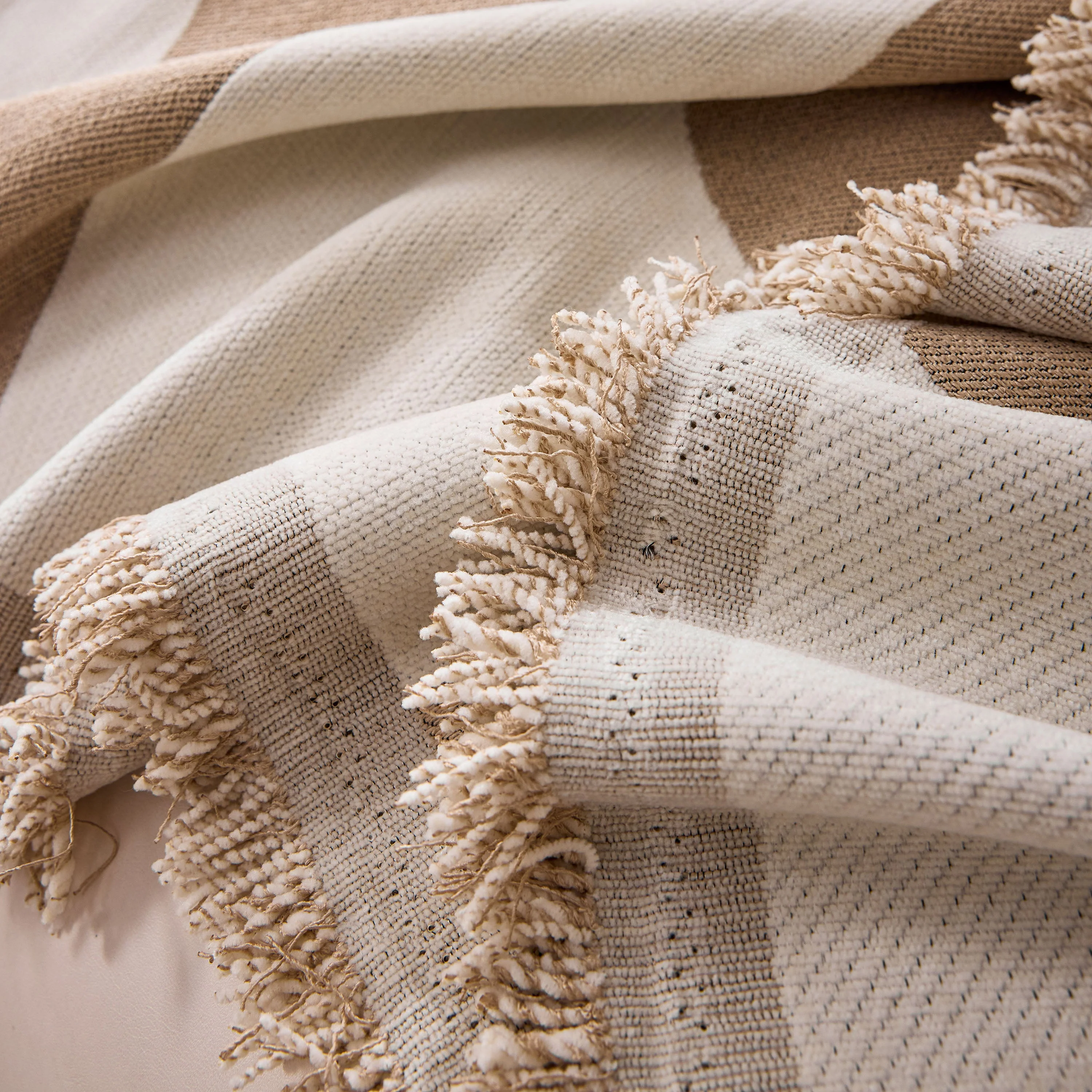 Modern Abstract Chenille Sofa Cover, Large Soft Throw Blanket with Tassels for Couch - Image 6