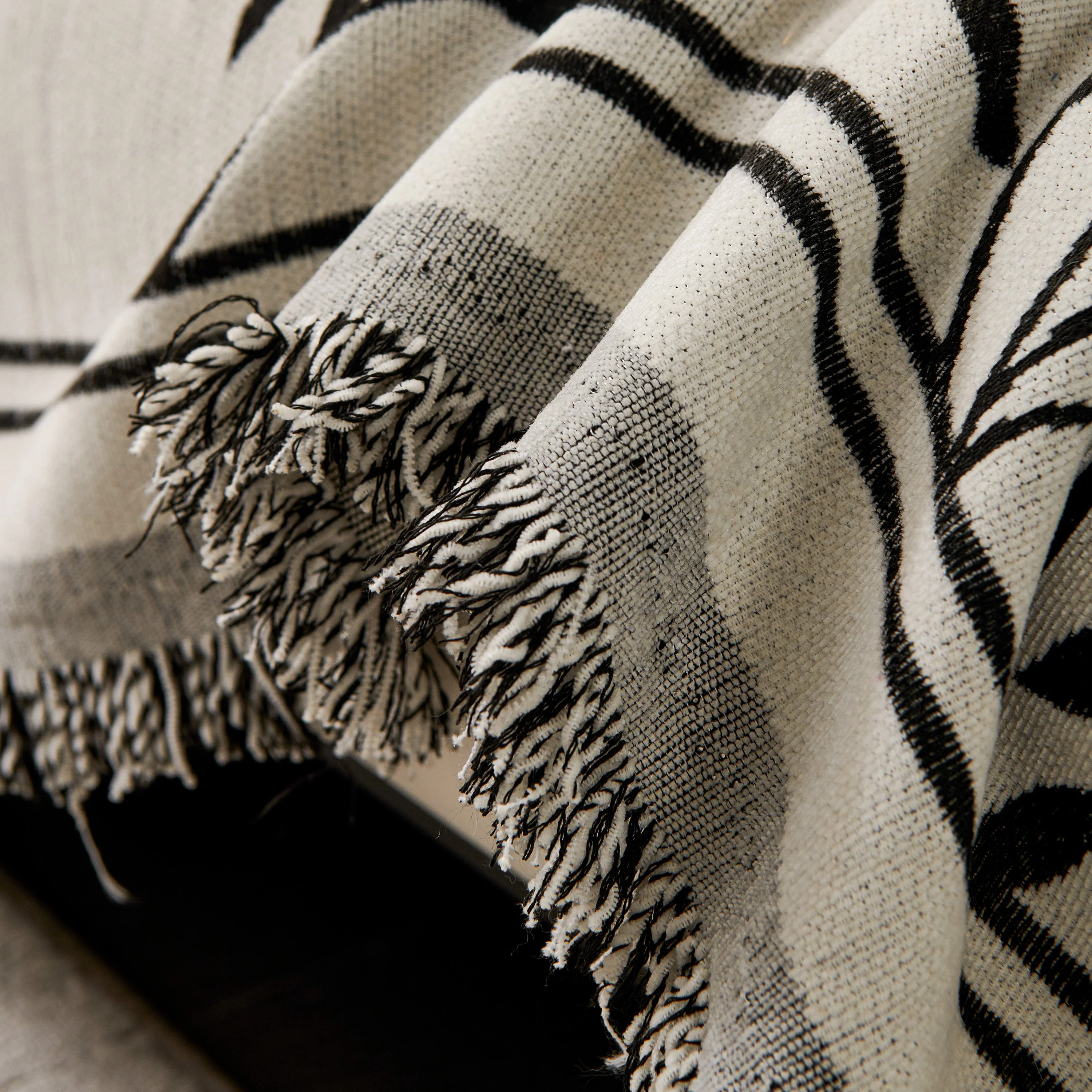 Modern Minimalist Chenille Willow Leaf Pattern Couch Cover Blanket, Luxurious Blankets for The Sofa - Image 2