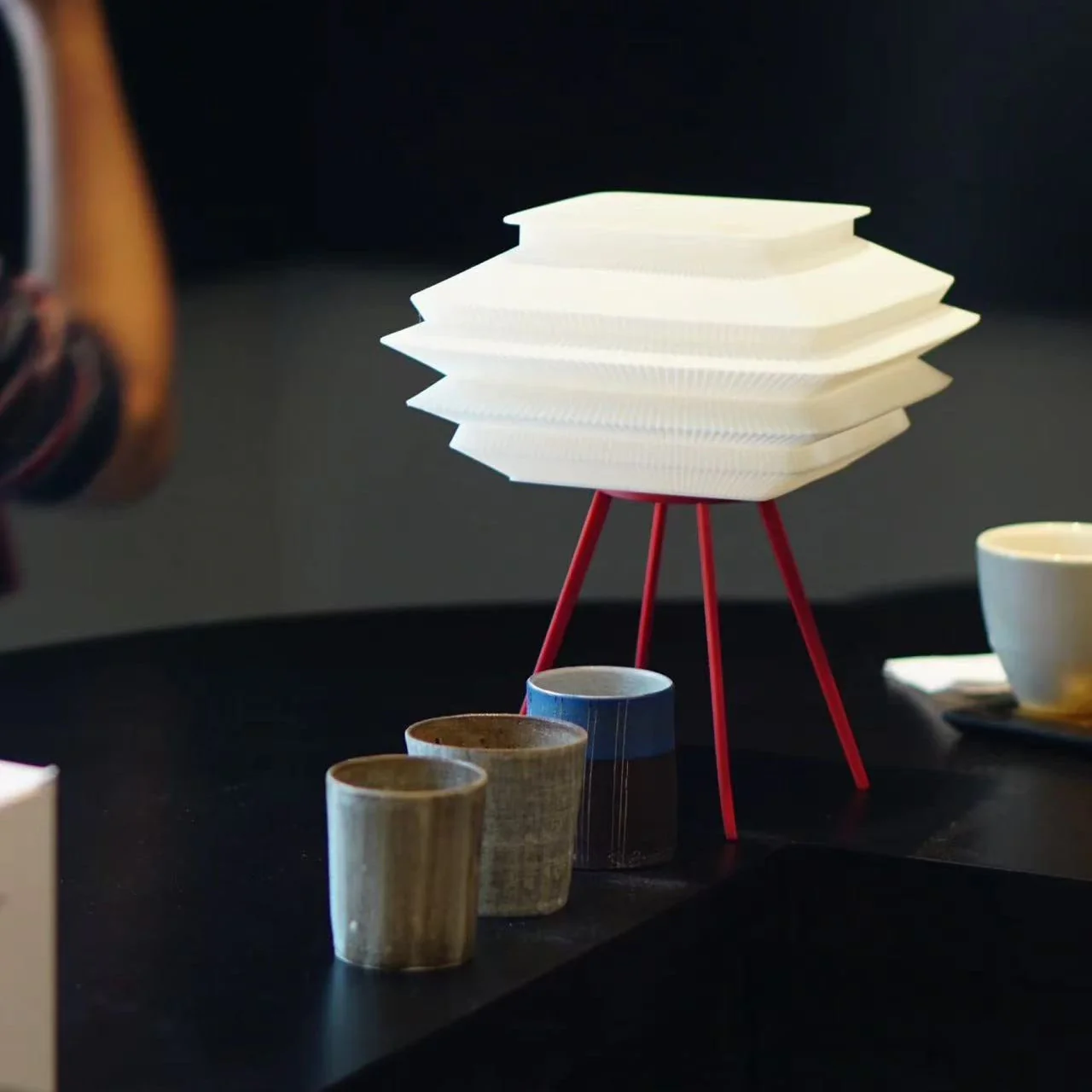 Modern Pleated Table Lamp – 3D Printed LED Desk Light with Red Tripod Base - Image 4