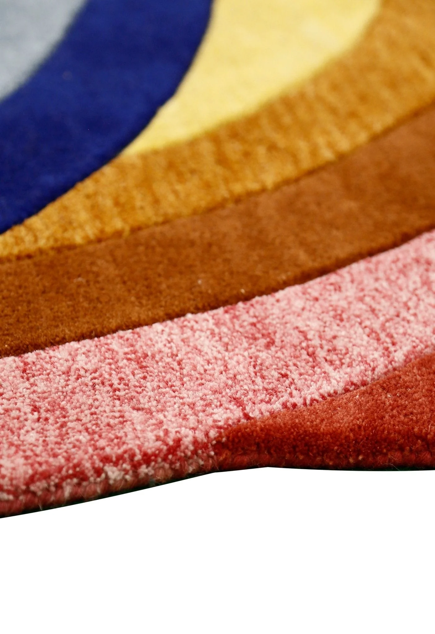 Modern Rings Golden Hand Tufted 5x7 Wool Area Rug - Image 3