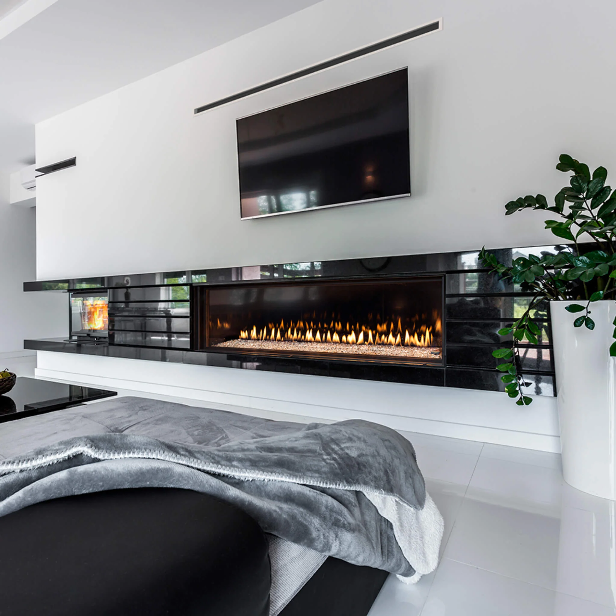 Montigo Distinction 63" Single Sided Linear Direct Vent Natural Gas Fireplace [D6315NI-2] (SAK34218) - Image 4