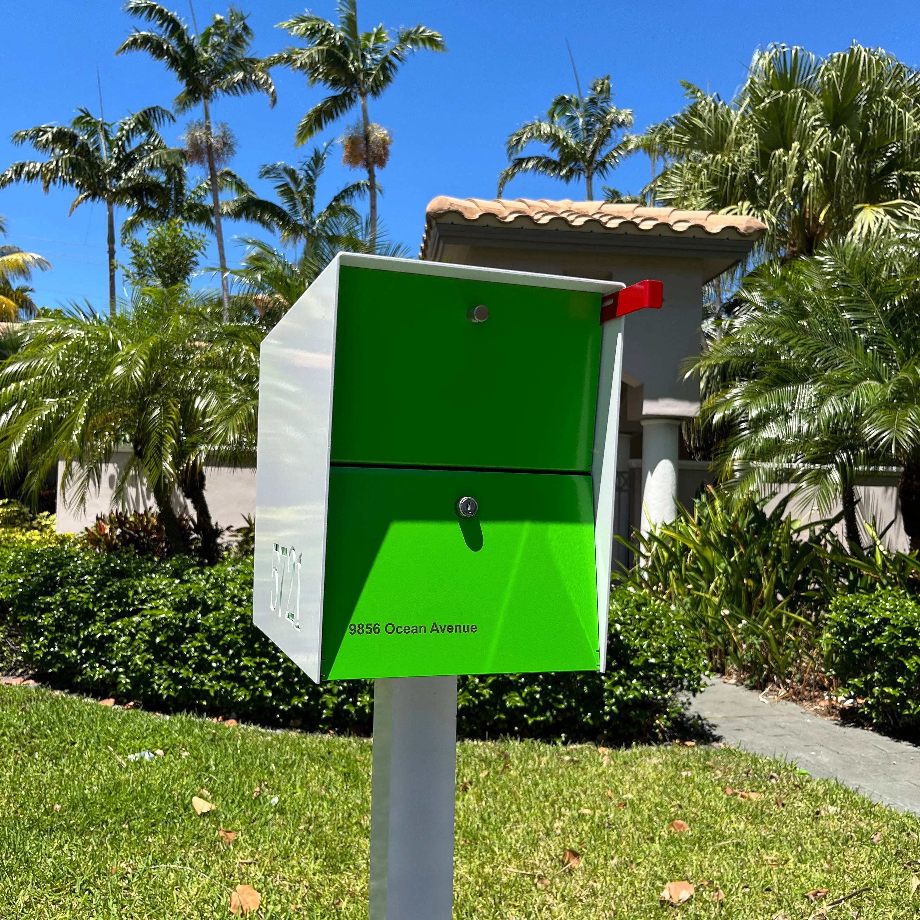 NEW! The Retrobox Locking Package Dropbox in ARCTIC WHITE - Modern Mailbox - Image 10