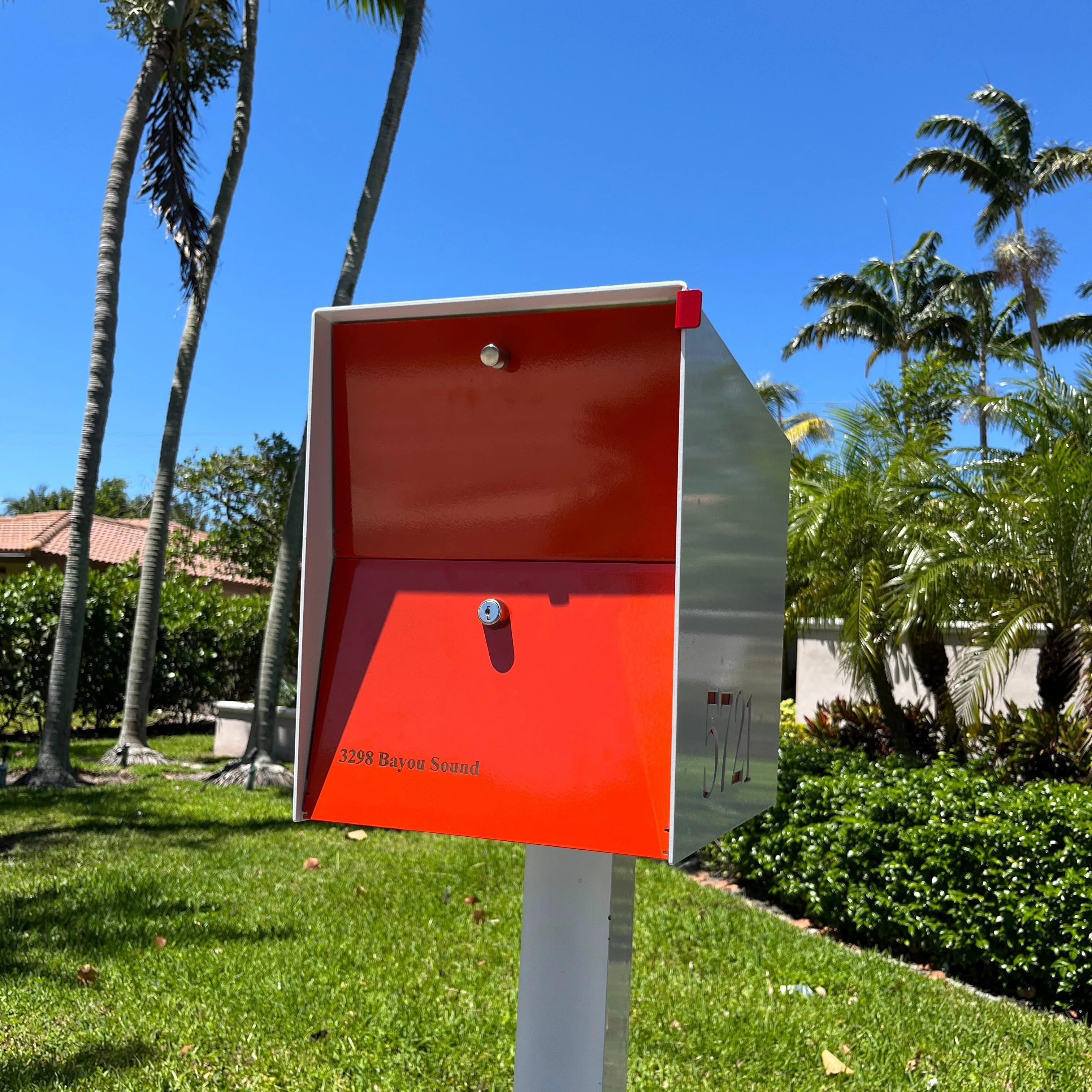 NEW! The Retrobox Locking Package Dropbox in ARCTIC WHITE - Modern Mailbox - Image 12