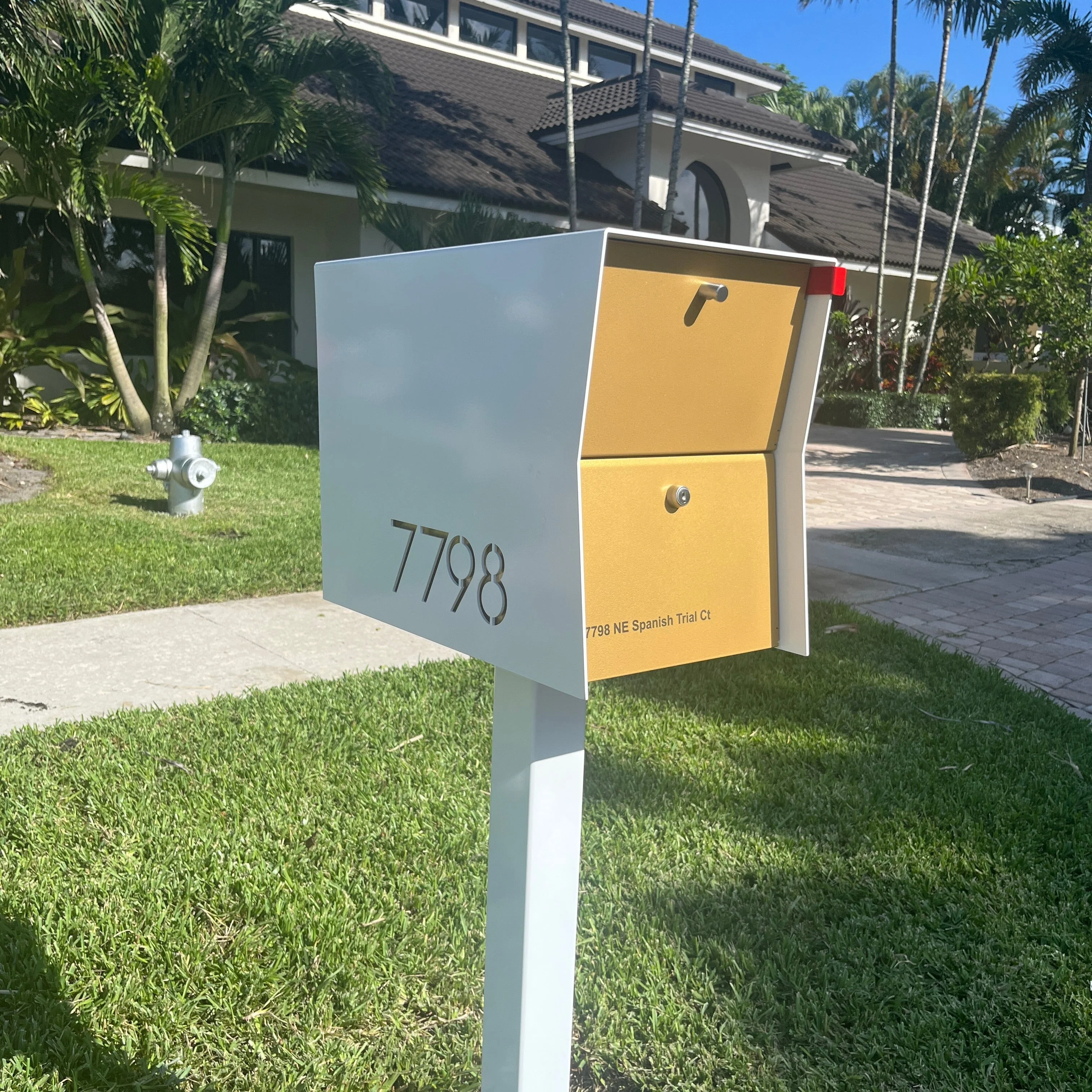 NEW! The Retrobox Locking Package Dropbox in ARCTIC WHITE - Modern Mailbox - Image 7