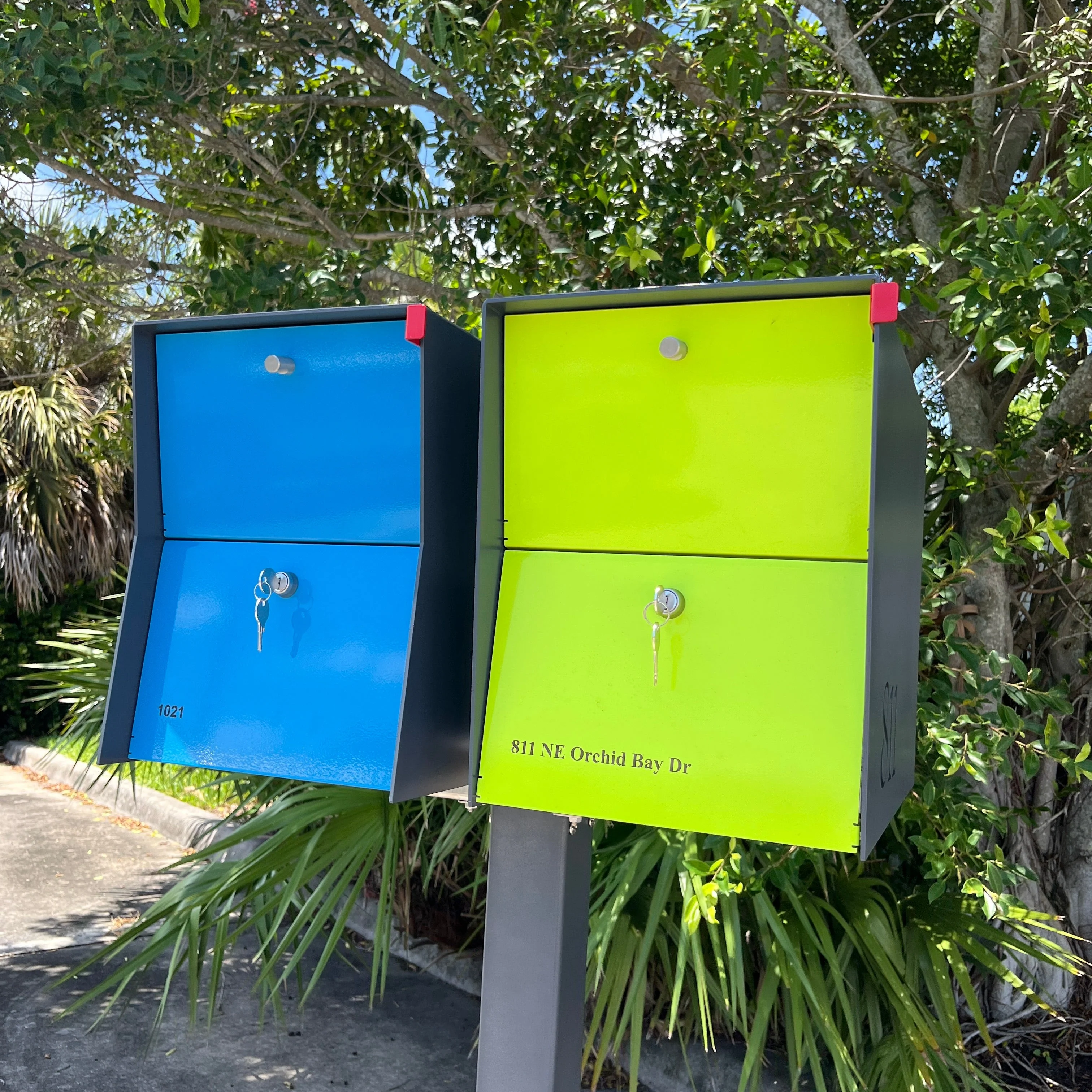 NEW! The Retrobox Locking Package Dropbox in COCONUT - Modern Mailbox - Image 17