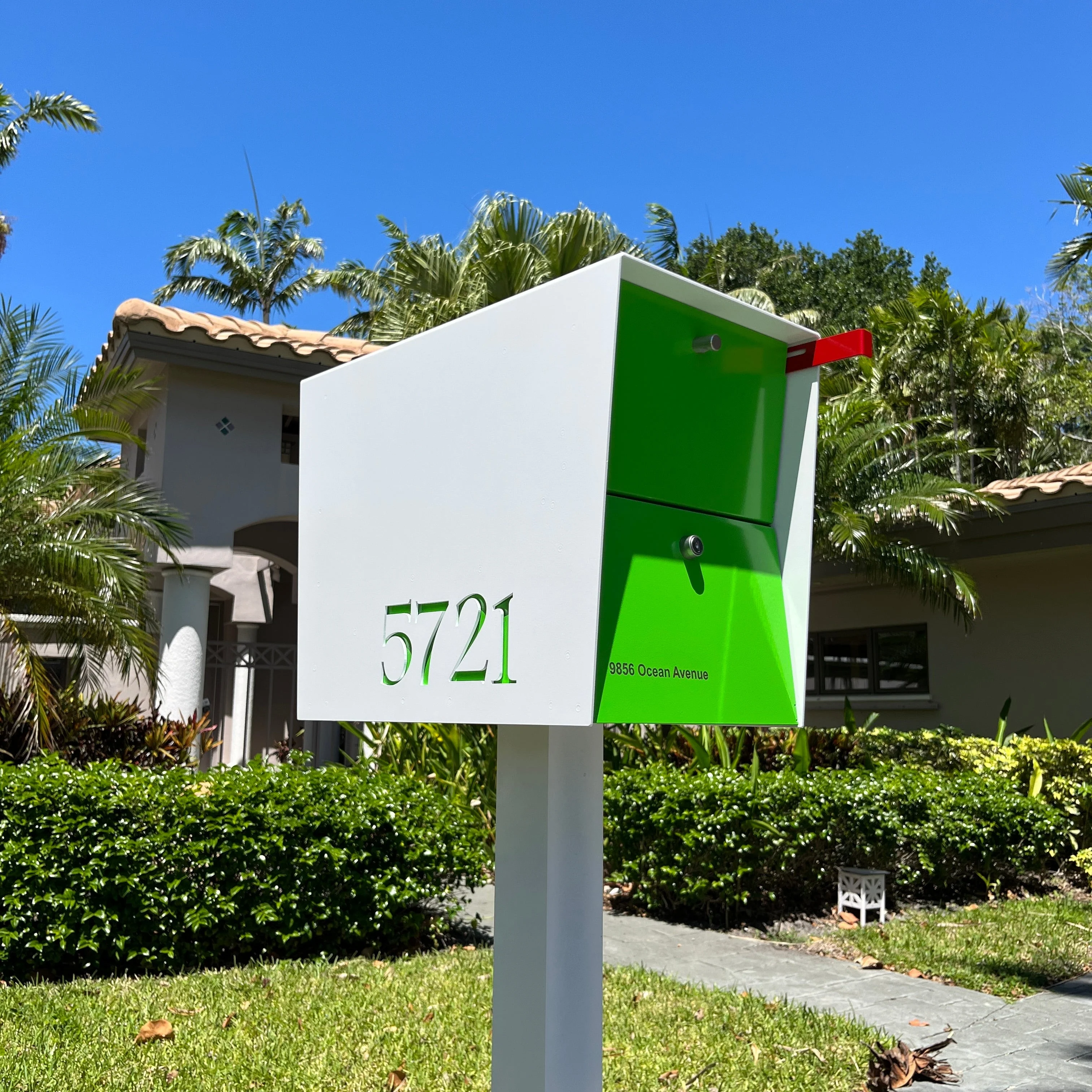 NEW! The UpTown Box Locking Package Dropbox in ARCTIC WHITE - Modern Mailbox - Image 11