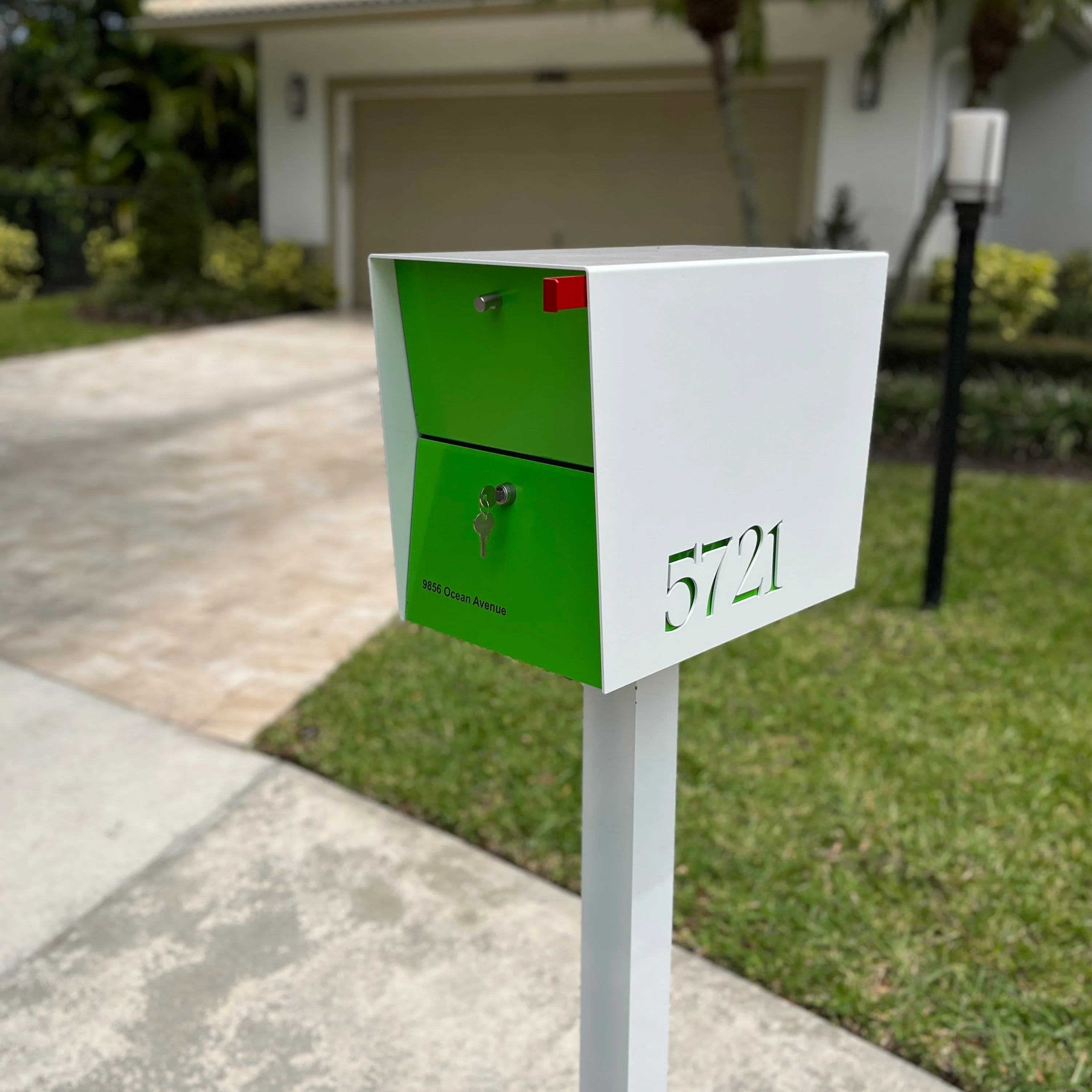 NEW! The UpTown Box Locking Package Dropbox in ARCTIC WHITE - Modern Mailbox - Image 15