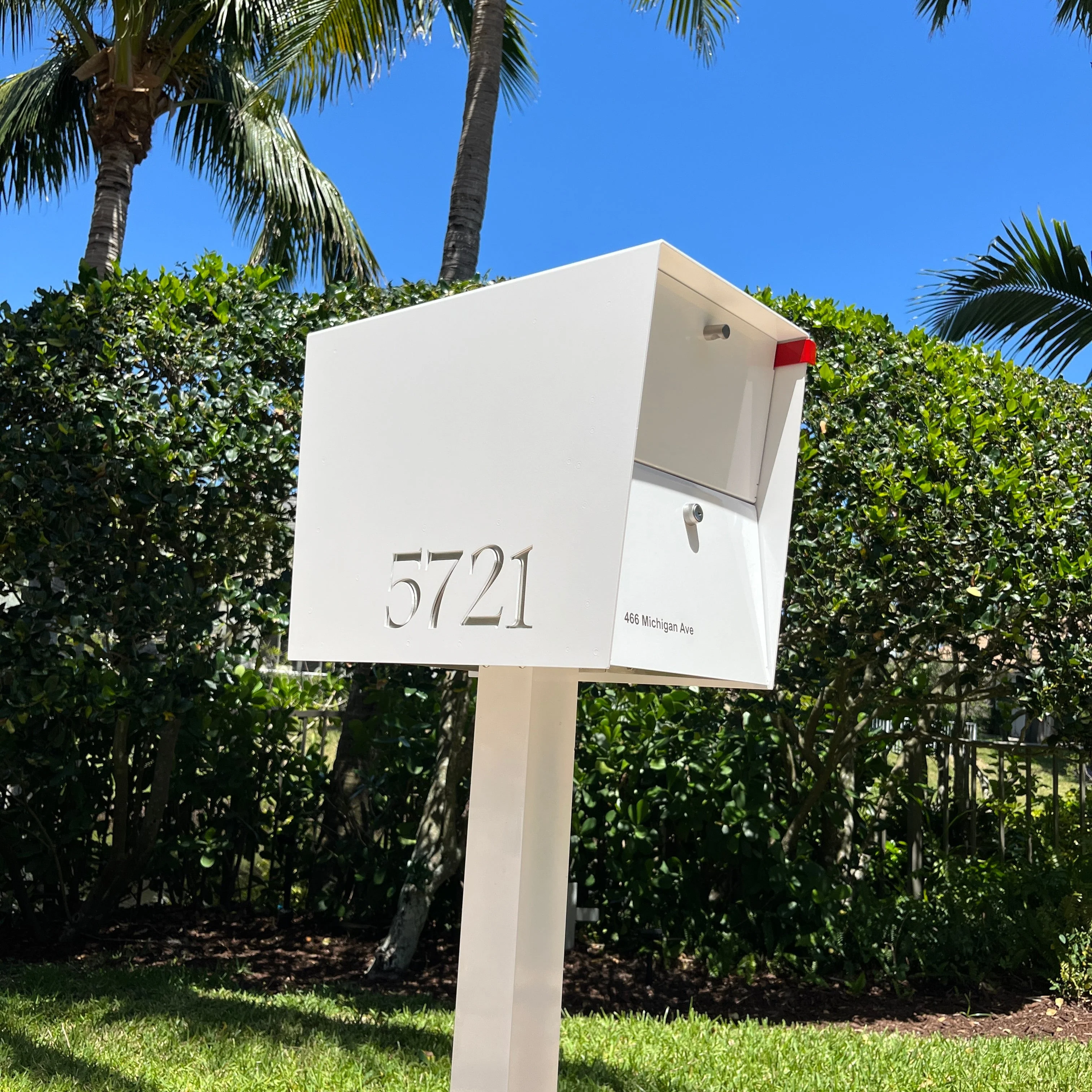 NEW! The UpTown Box Locking Package Dropbox in ARCTIC WHITE - Modern Mailbox - Image 7