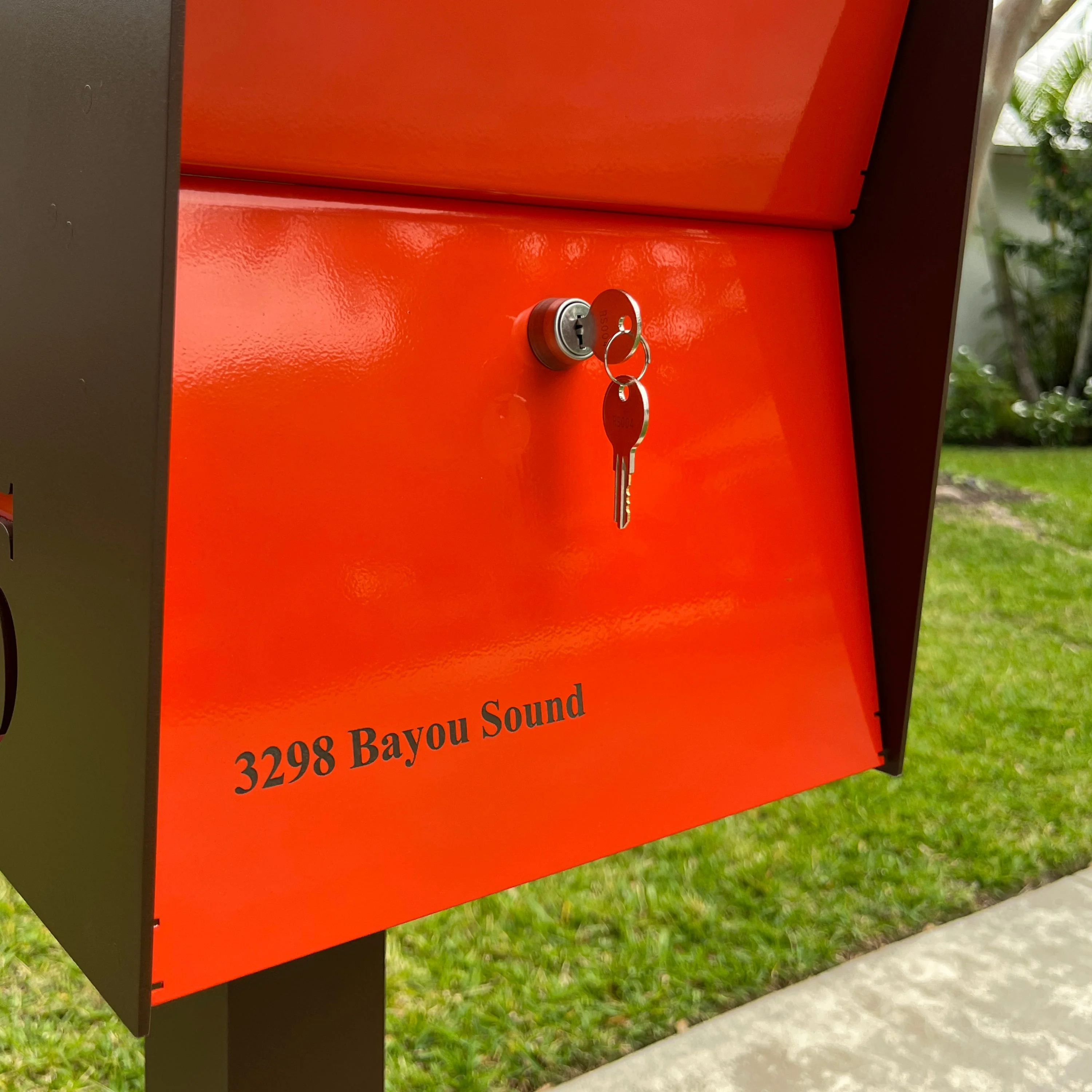 NEW! The UpTown Box Locking Package Dropbox  in COCONUT - Modern Mailbox - Image 15