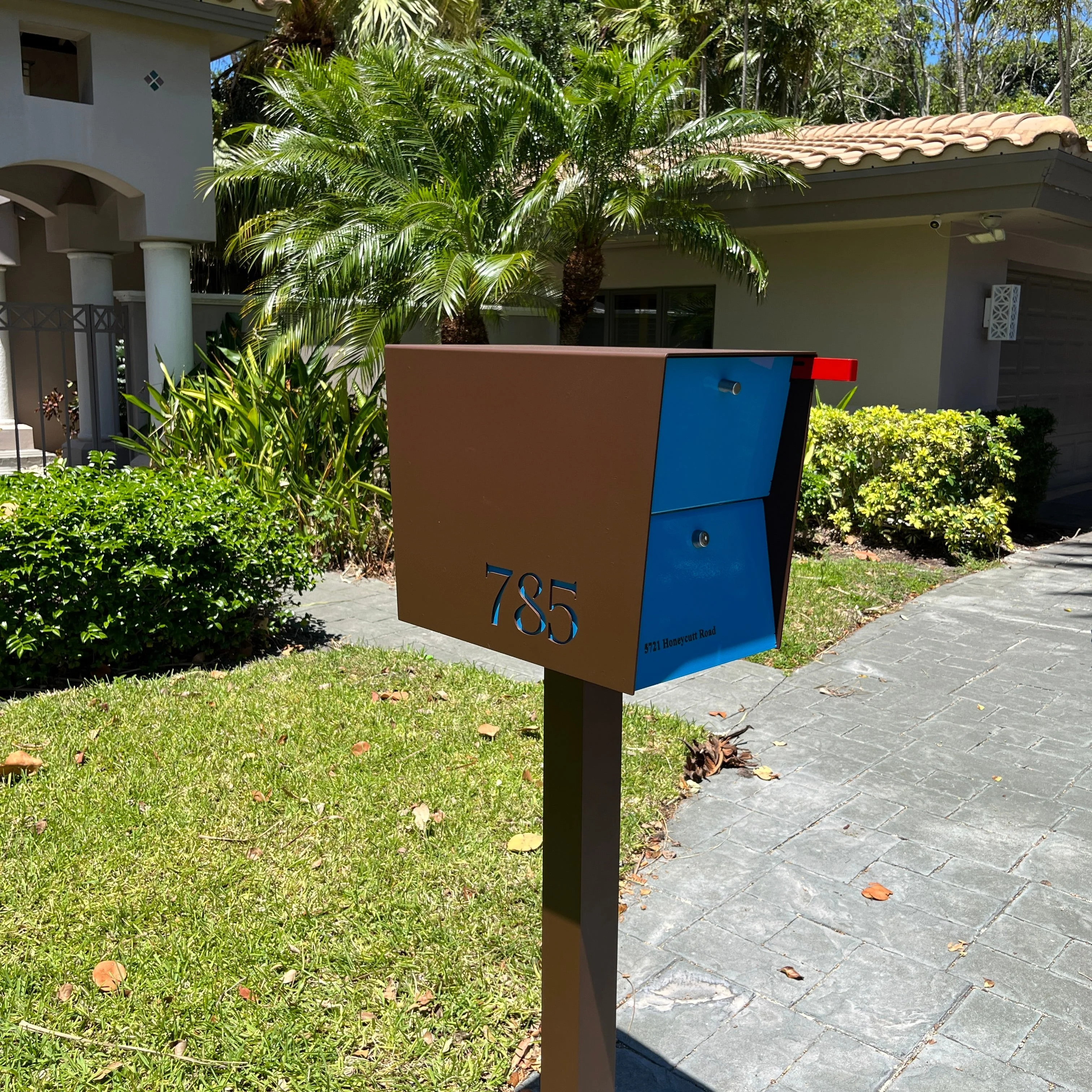 NEW! The UpTown Box Locking Package Dropbox  in COCONUT - Modern Mailbox - Image 8