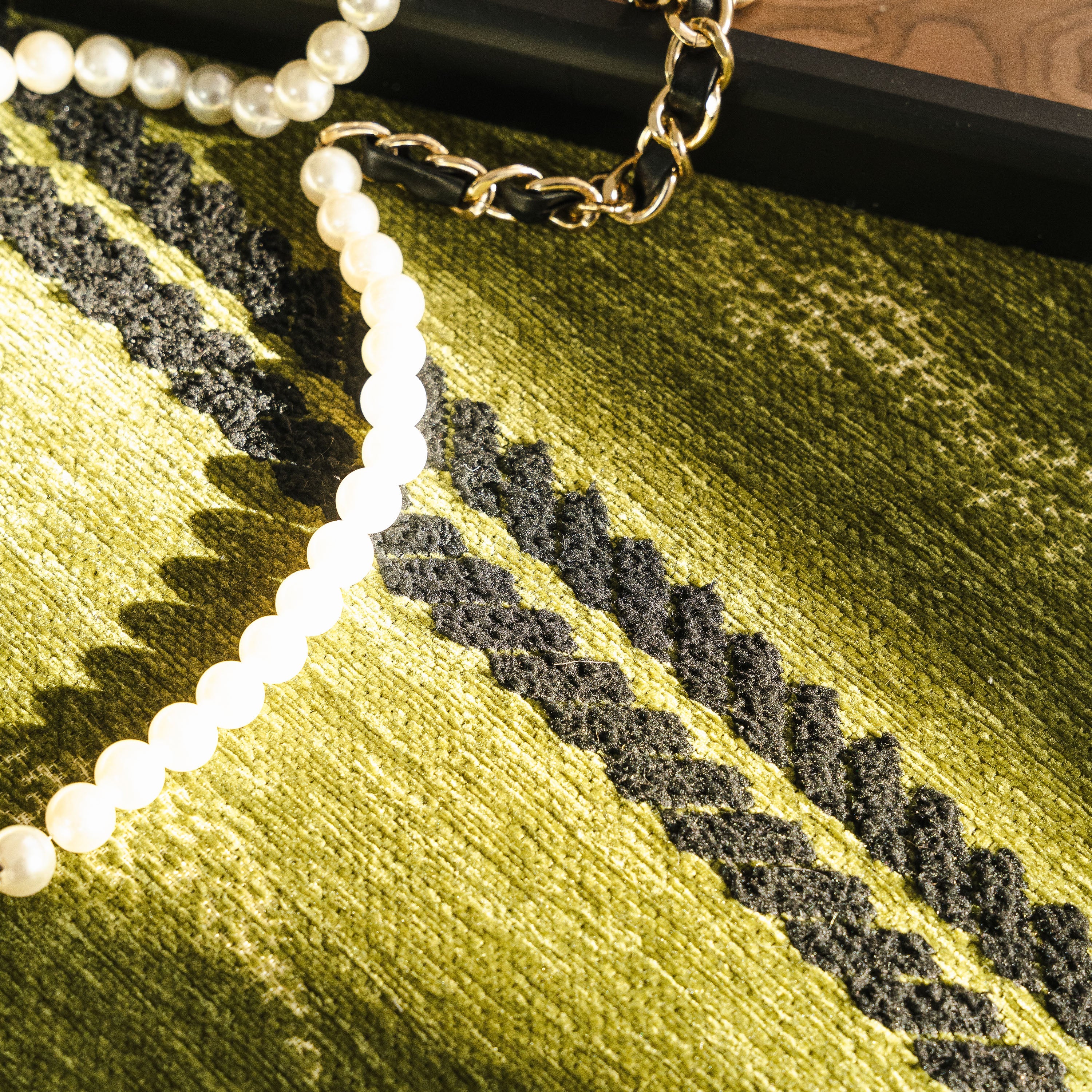 Non-Slip Sofa Cover with Thick Chenille Texture Woven Stripe Couch Protector Throw - Image 15