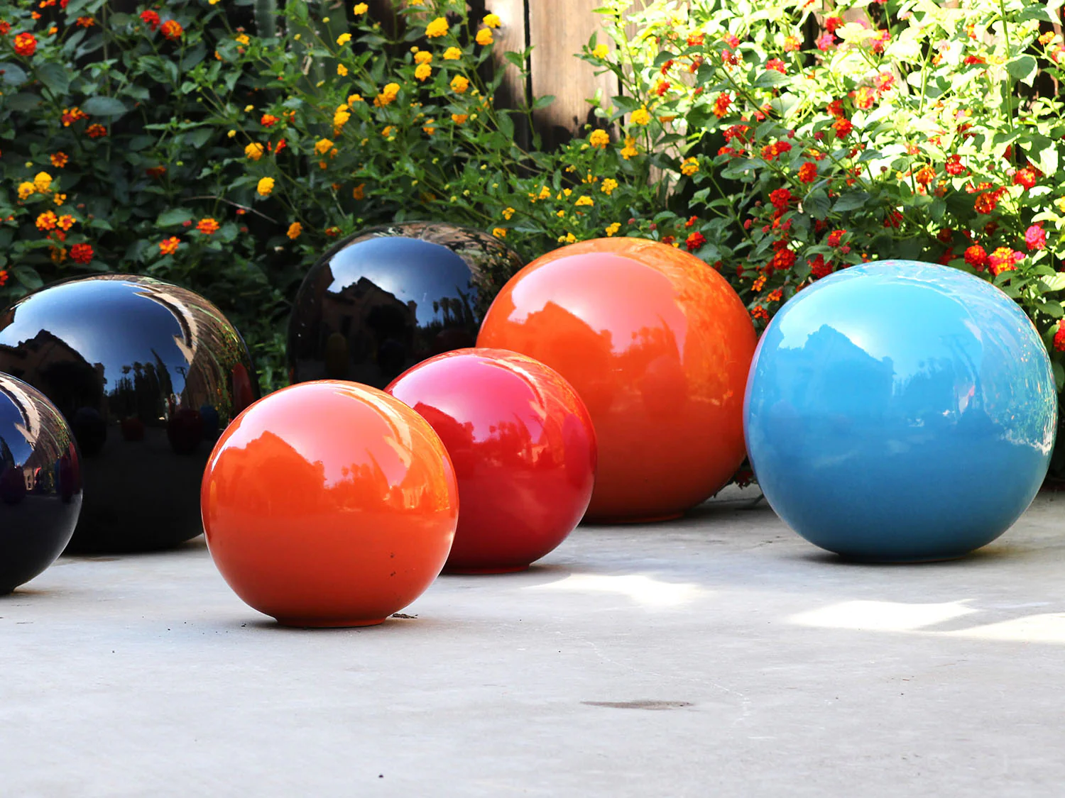 Outdoor Decorative Sphere Glazed 12" By Plantatorem - Image 30