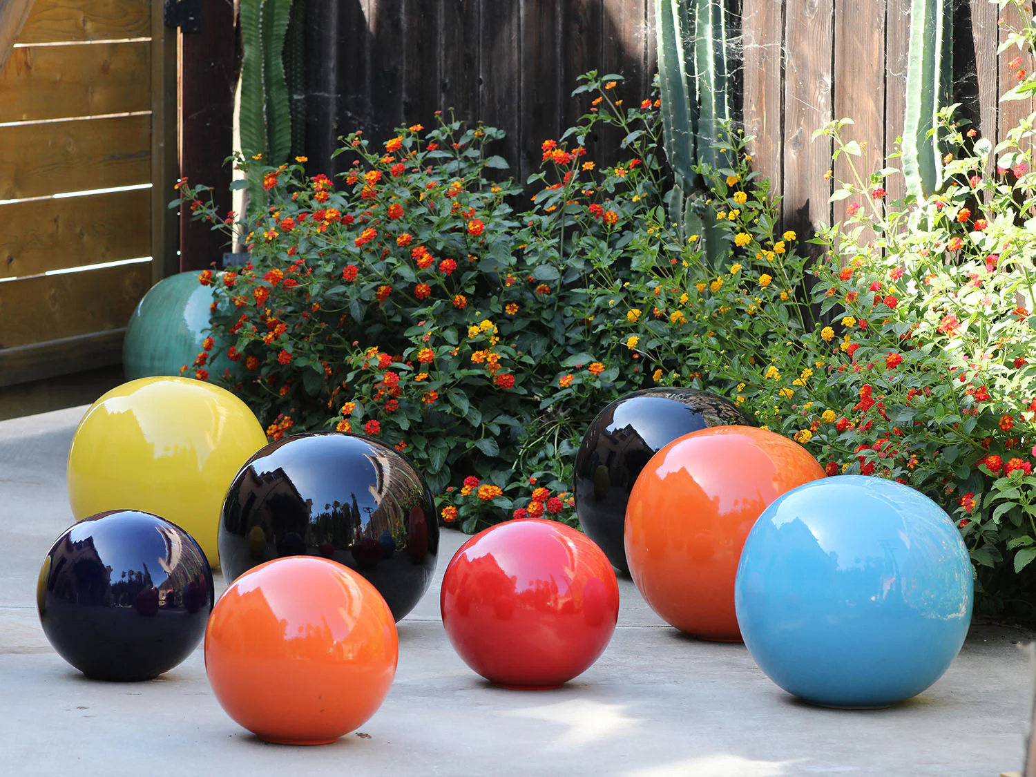 Outdoor Decorative Sphere Glazed 12" By Plantatorem - Image 34