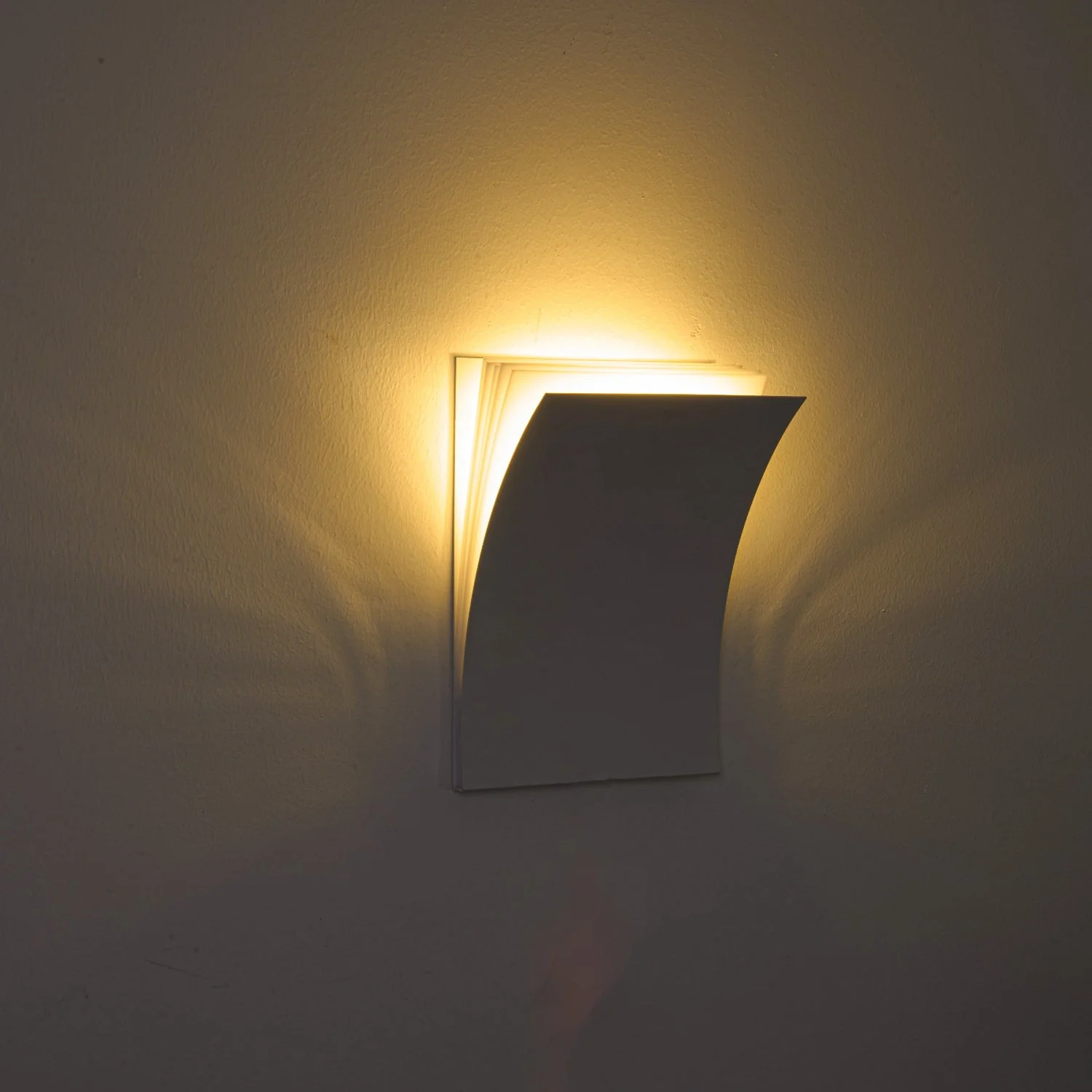 Paper Curve LED Wall Light, Modern Minimalist Wall Sconce with Curved Design - Image 2