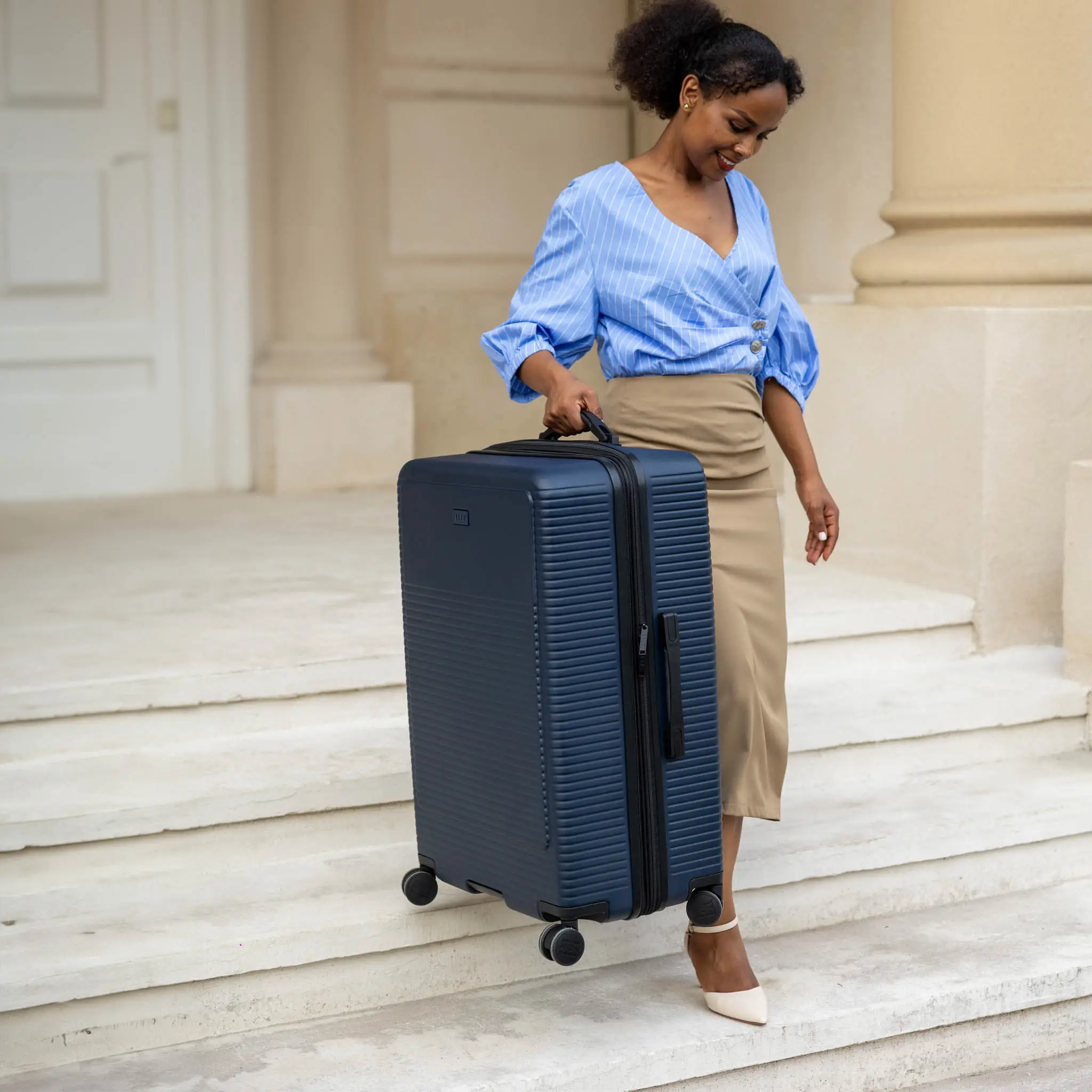 Passage Sleek Luggage Set - Image 15
