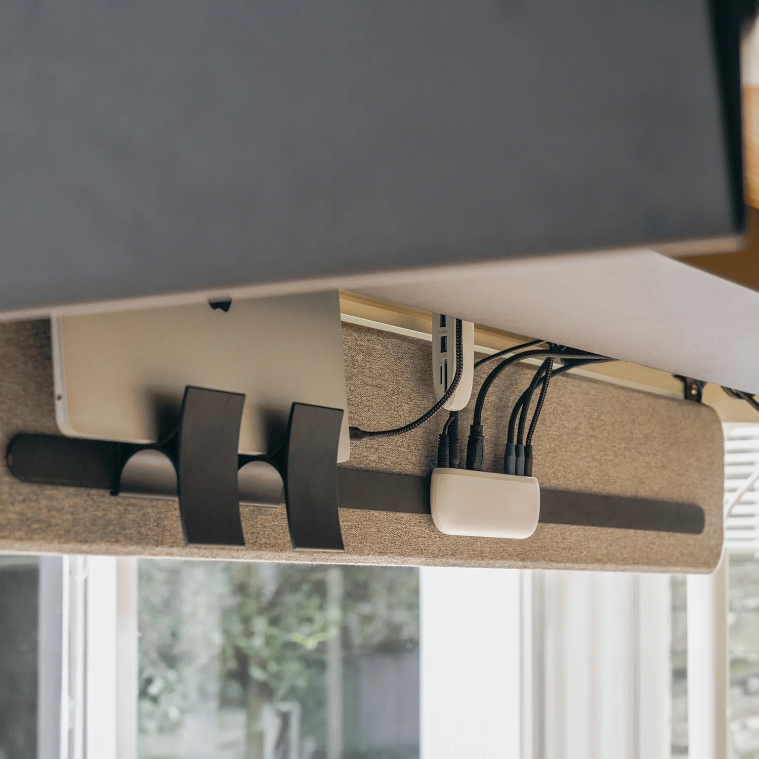 Pebble Pro - Portable Laptop Docking Station - Image 4