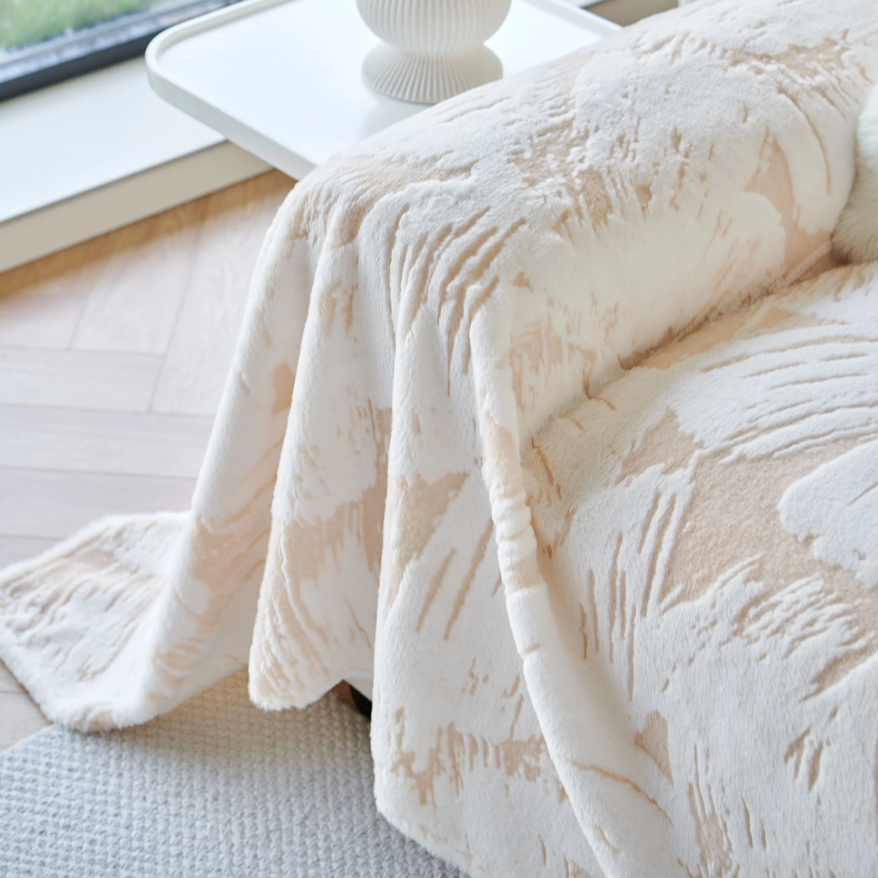 Plush Faux Fur Warm Sofa Cover with Waves Jacquard Textured Throw Blankets for Couch - Image 15