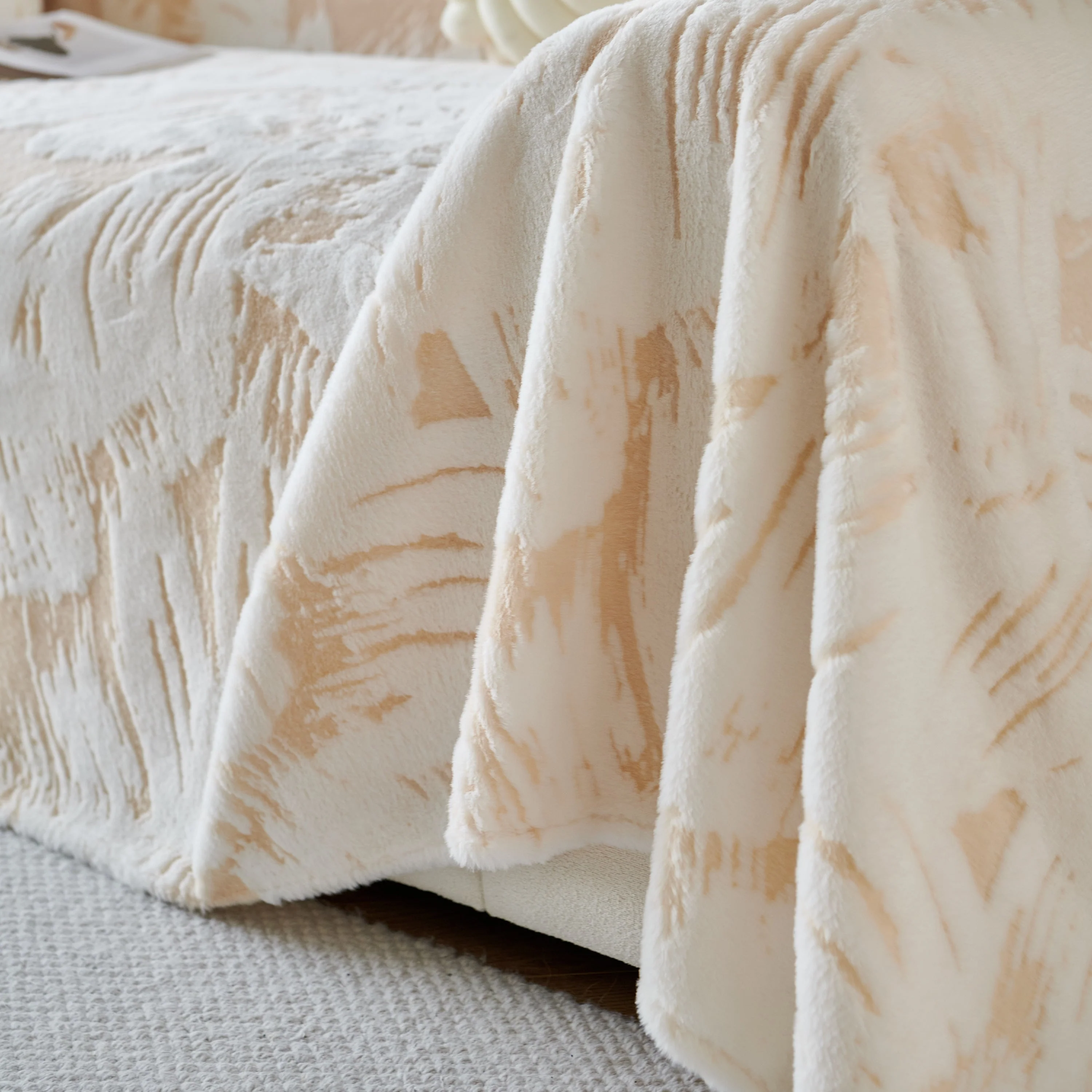 Plush Faux Fur Warm Sofa Cover with Waves Jacquard Textured Throw Blankets for Couch - Image 16