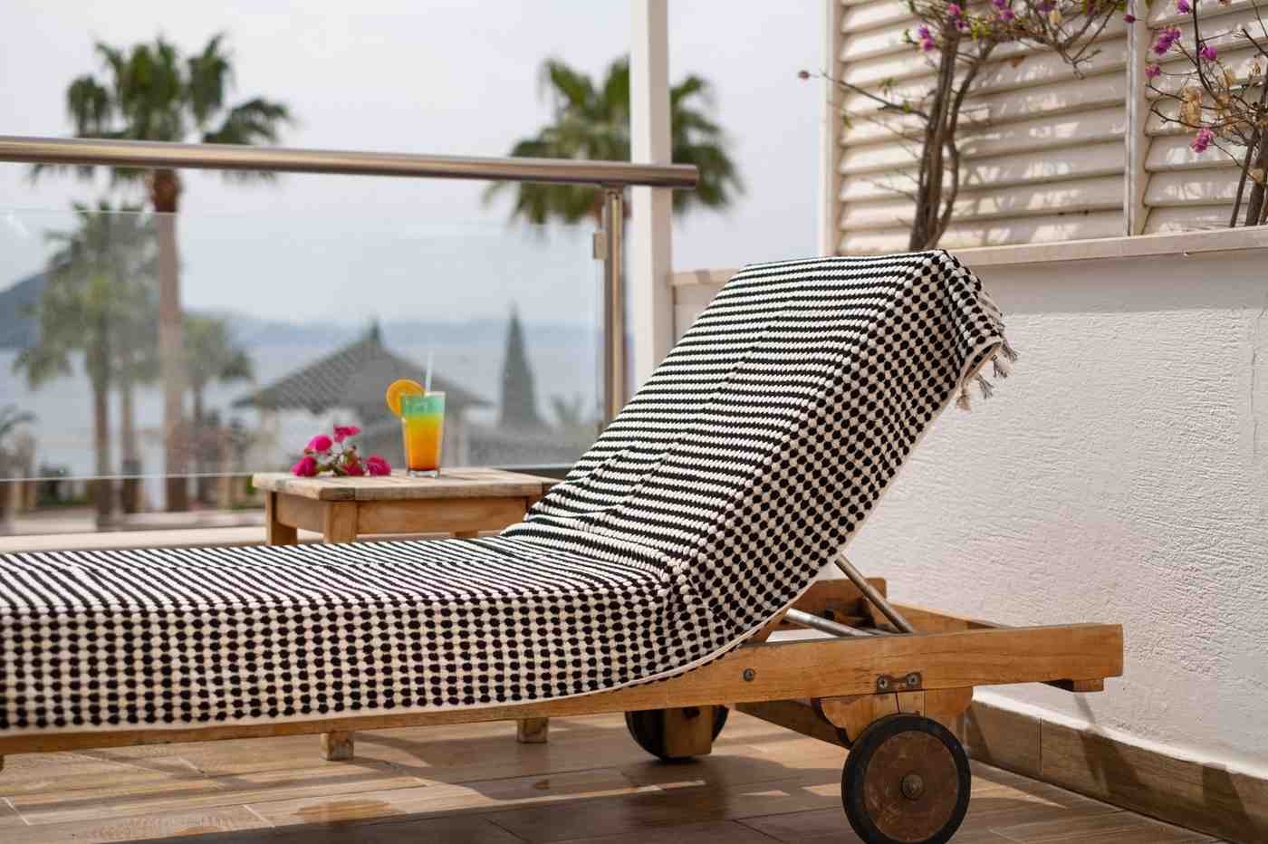 Pom Pom Bath Towel - Image 3