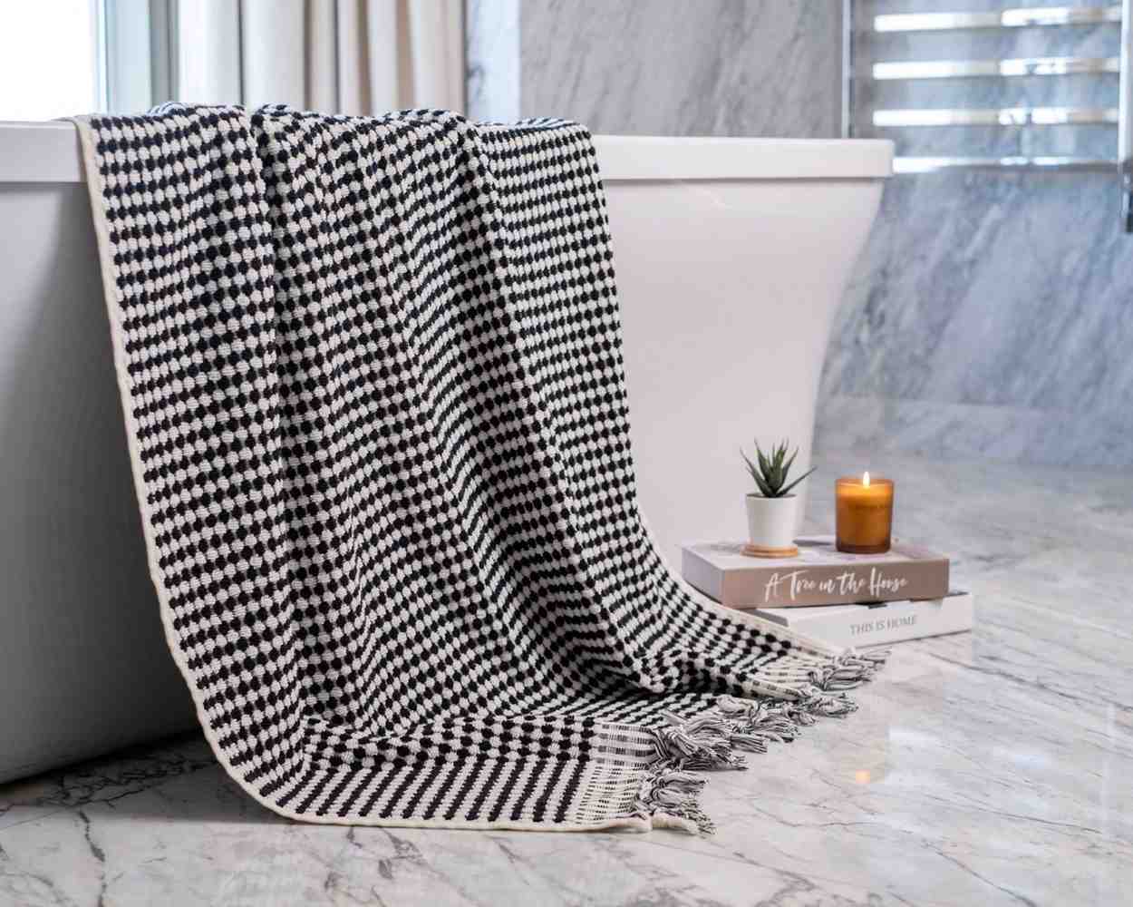 Pom Pom Bath Towel - Image 4