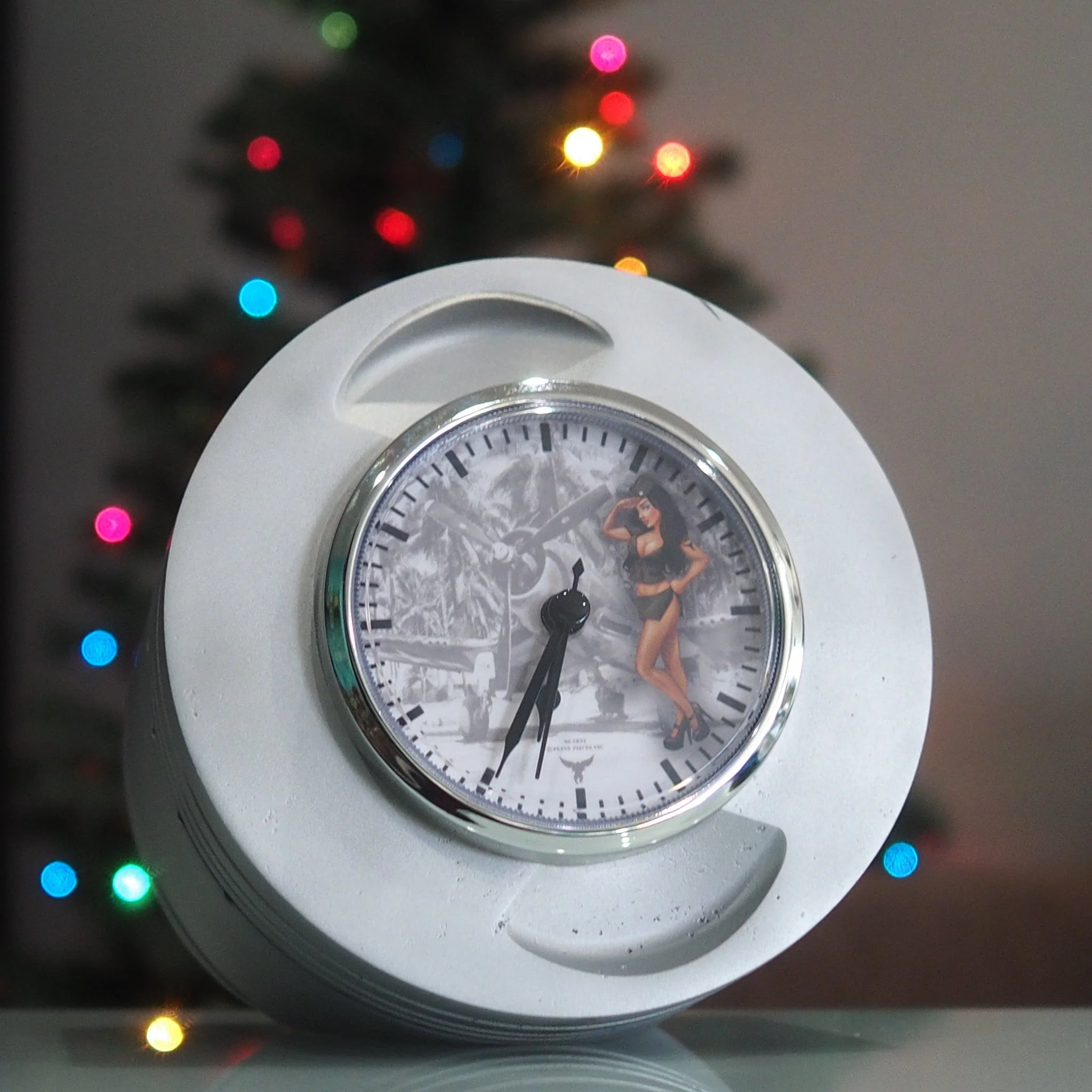 Pratt & Whitney F4U Corsair Pinup Girl R-2800 WWII Double Wasp Raw Radial Engine Piston Desk Clock - Image 2