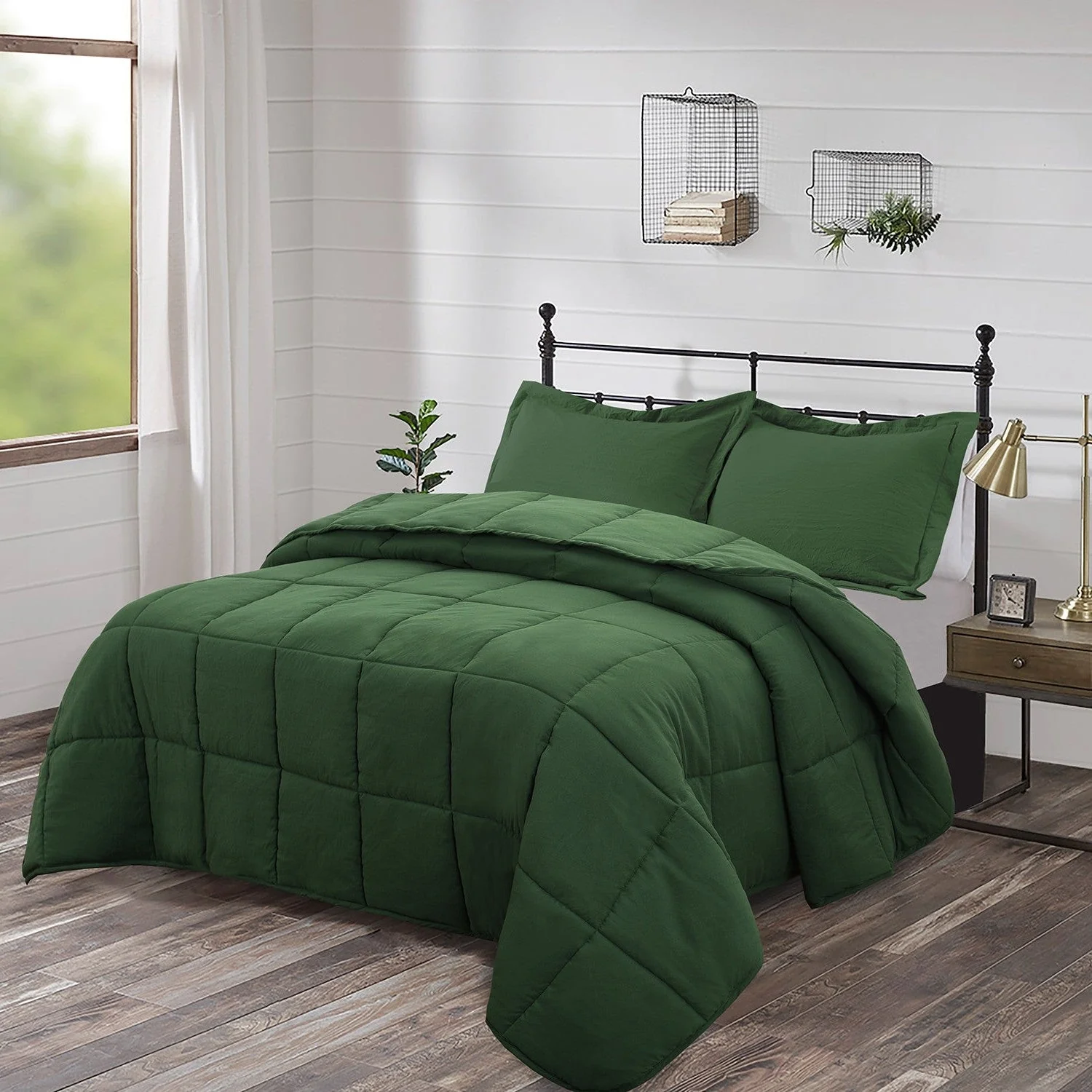 Queen Size Green 3 Piece Microfiber Reversible Comforter Set - Image 2