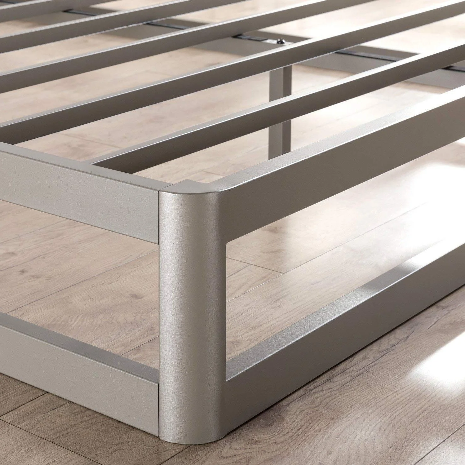 Queen size Modern Heavy Duty Low Profile Metal Platform Bed Frame - Image 4