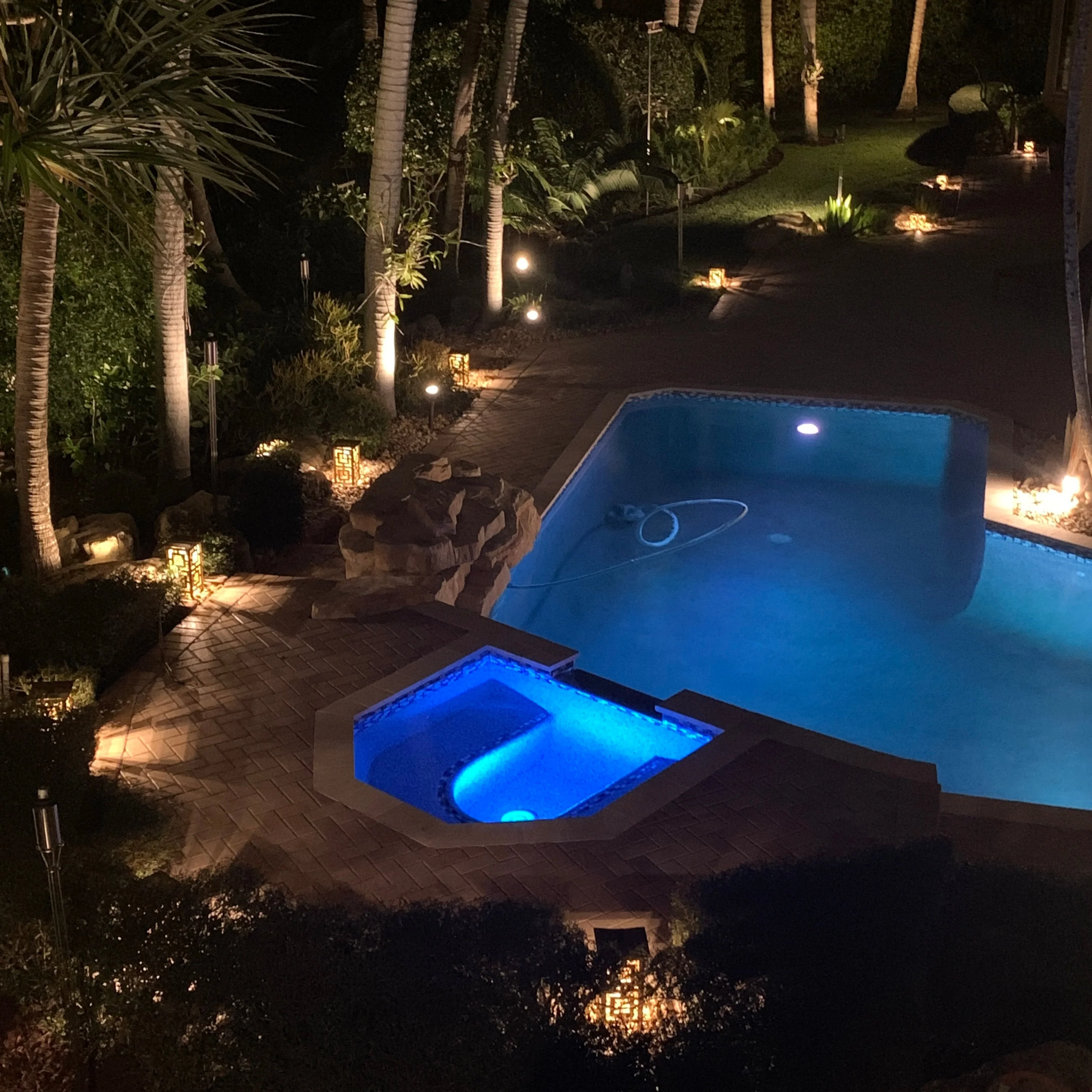 RadiantLight Modern Landscape Light - Garden Light - Image 3