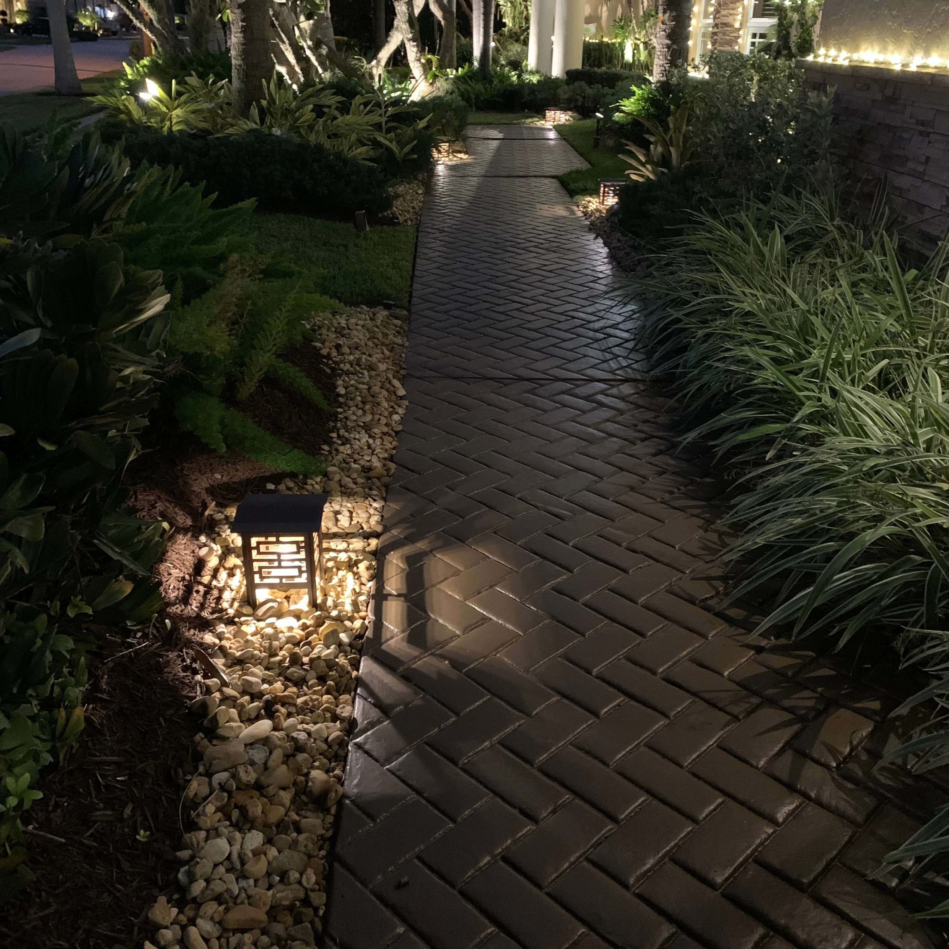 RadiantLight Polynesian Landscape Light - Garden Light - Image 14
