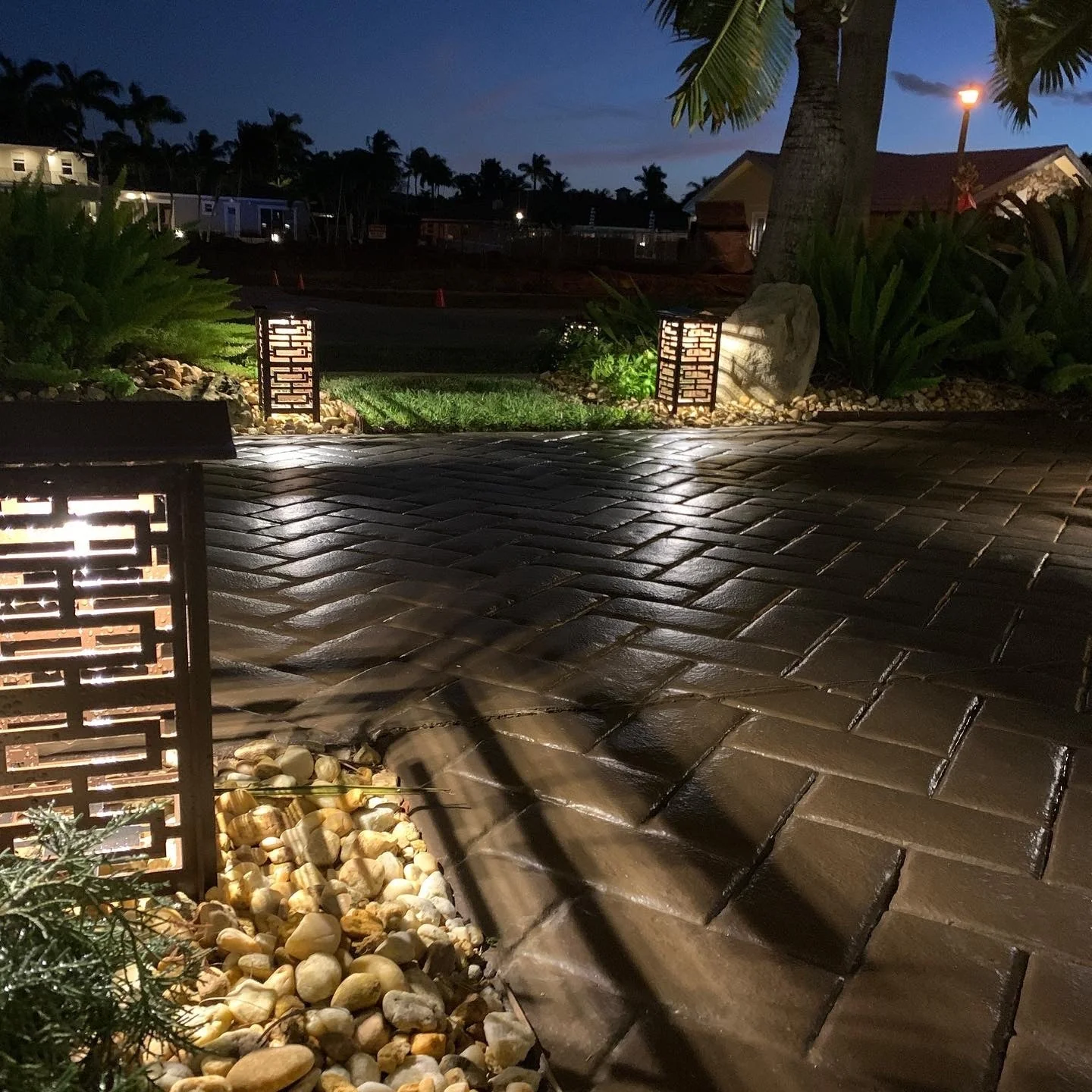 RadiantLight Polynesian Landscape Light - Garden Light - Image 6